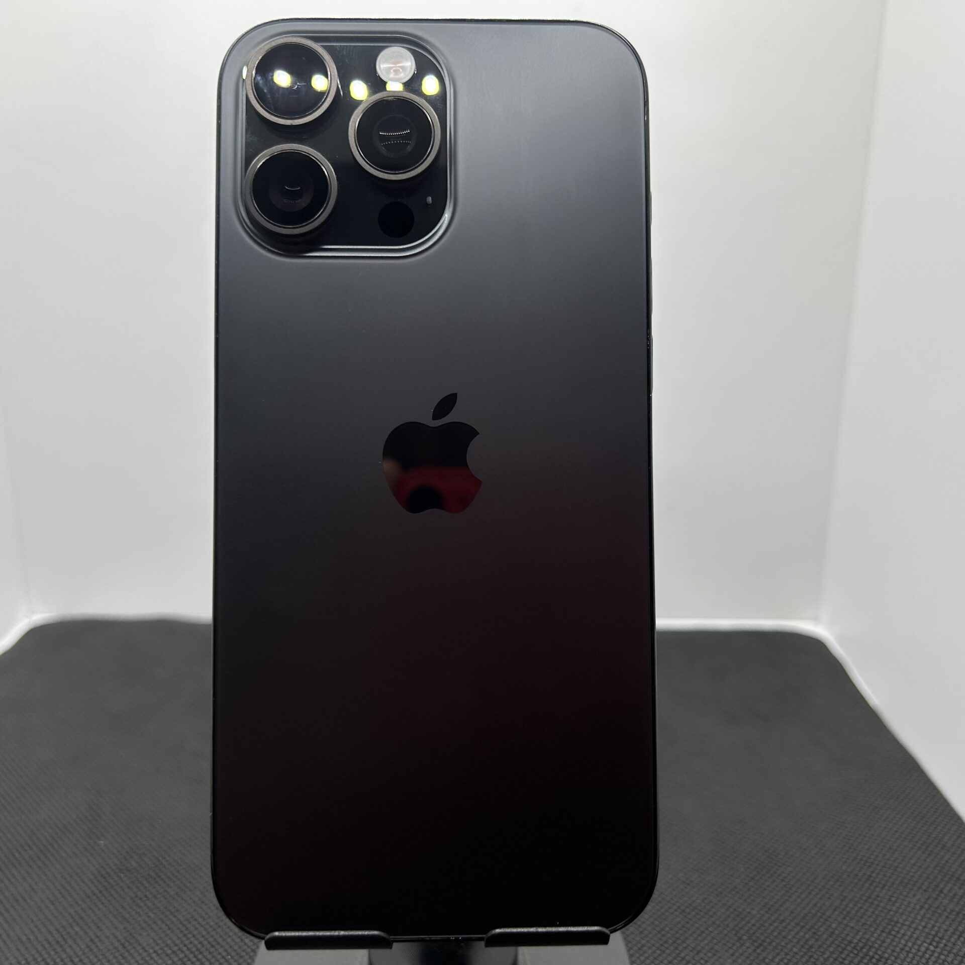 Apple iPhone 16 Pro Max 512GB Black Titanium - (Grade B) - Image 10