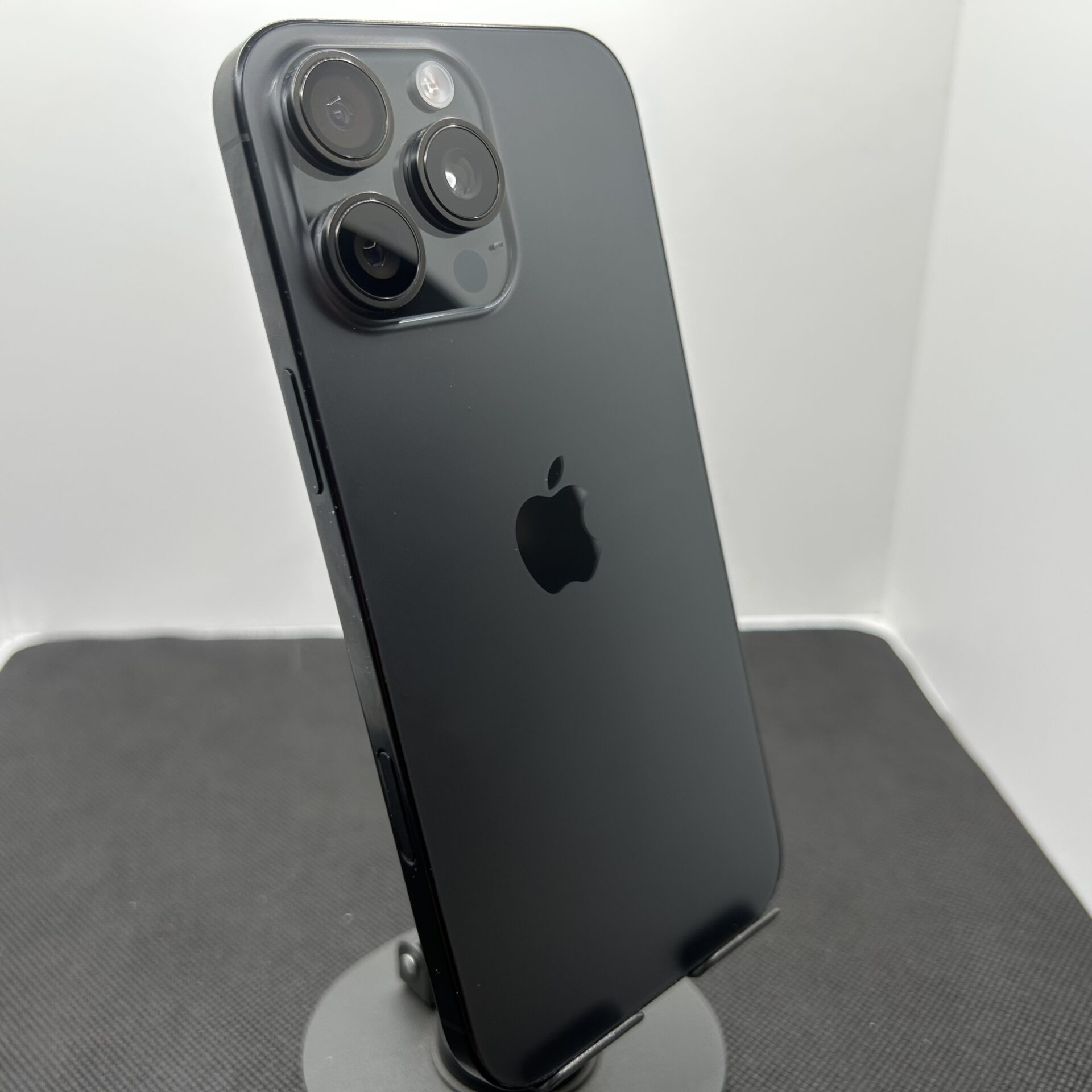 Apple iPhone 16 Pro Max 512GB Black Titanium - (Grade B) - Image 9