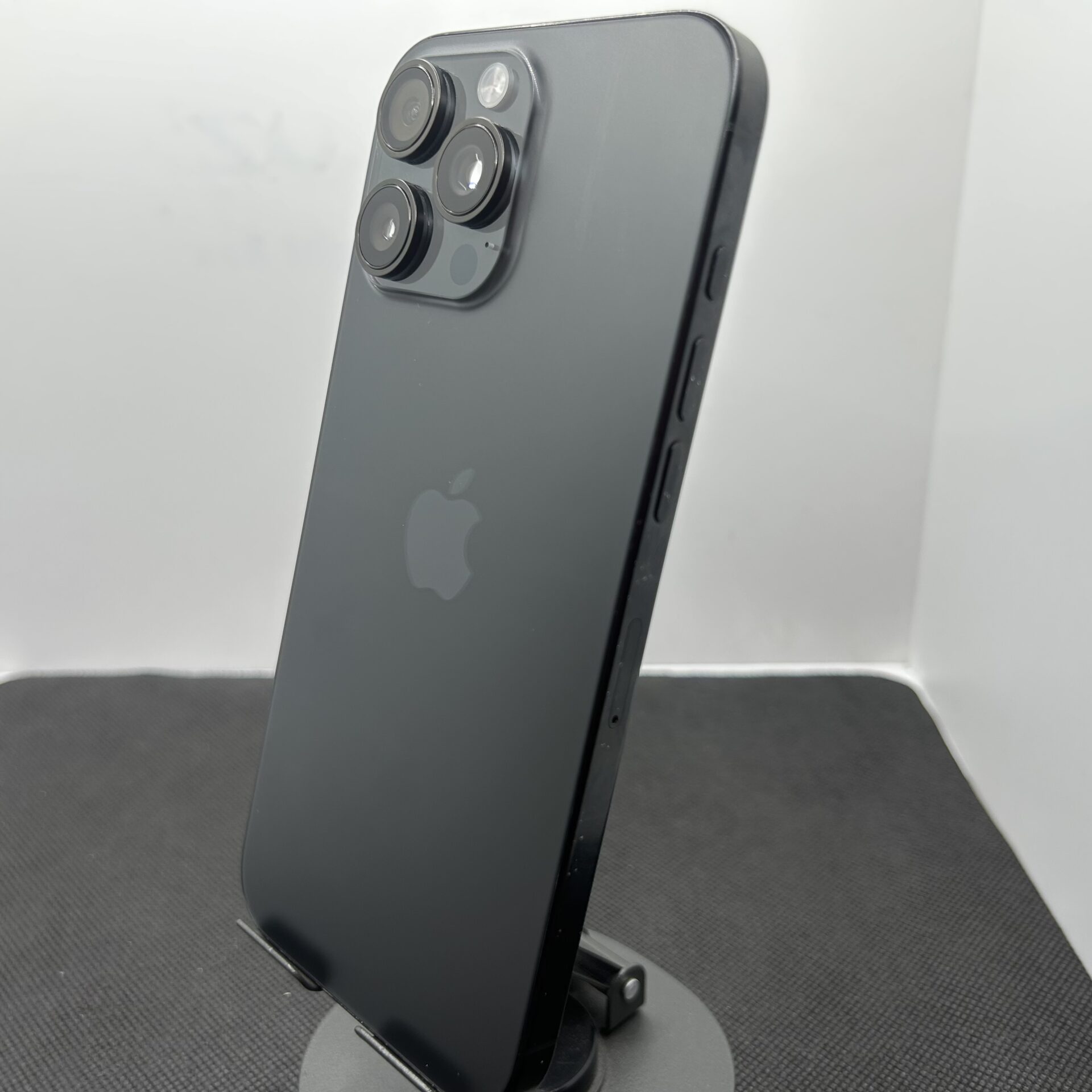 Apple iPhone 16 Pro Max 512GB Black Titanium - (Grade B) - Image 8