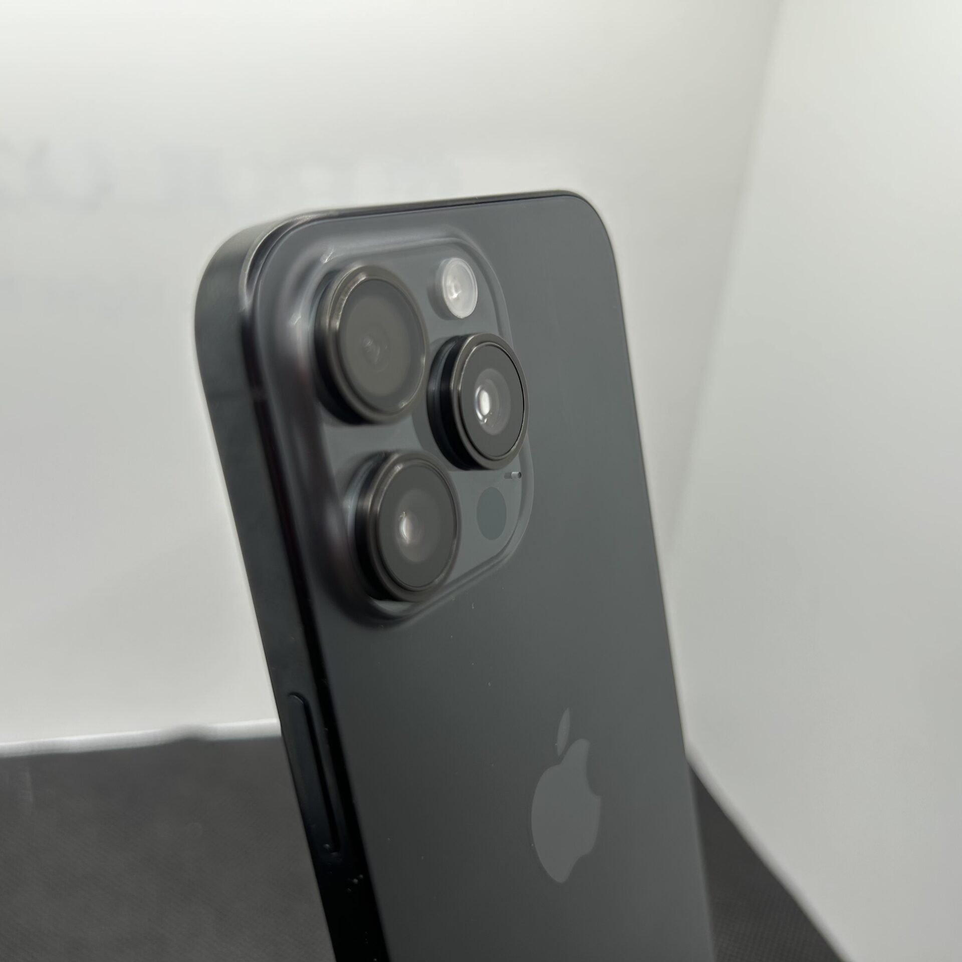 Apple iPhone 16 Pro Max 512GB Black Titanium - (Grade B) - Image 7