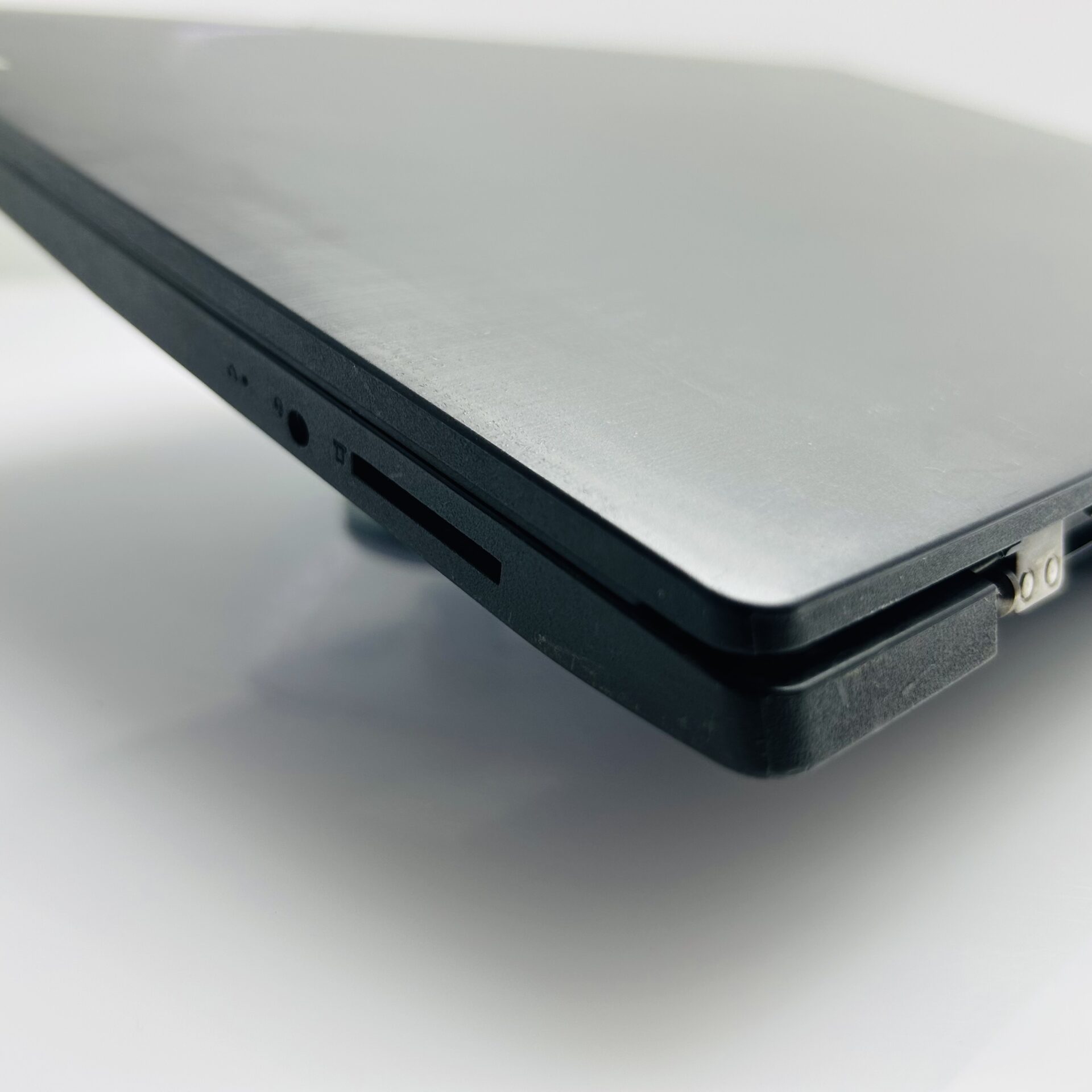 Lenovo IdeaPad S145 8th Gen "Core i3" 2.10GHz 12GB RAM 256GB SSD SATA Black (Grade B) - Hinge Damage - Image 8