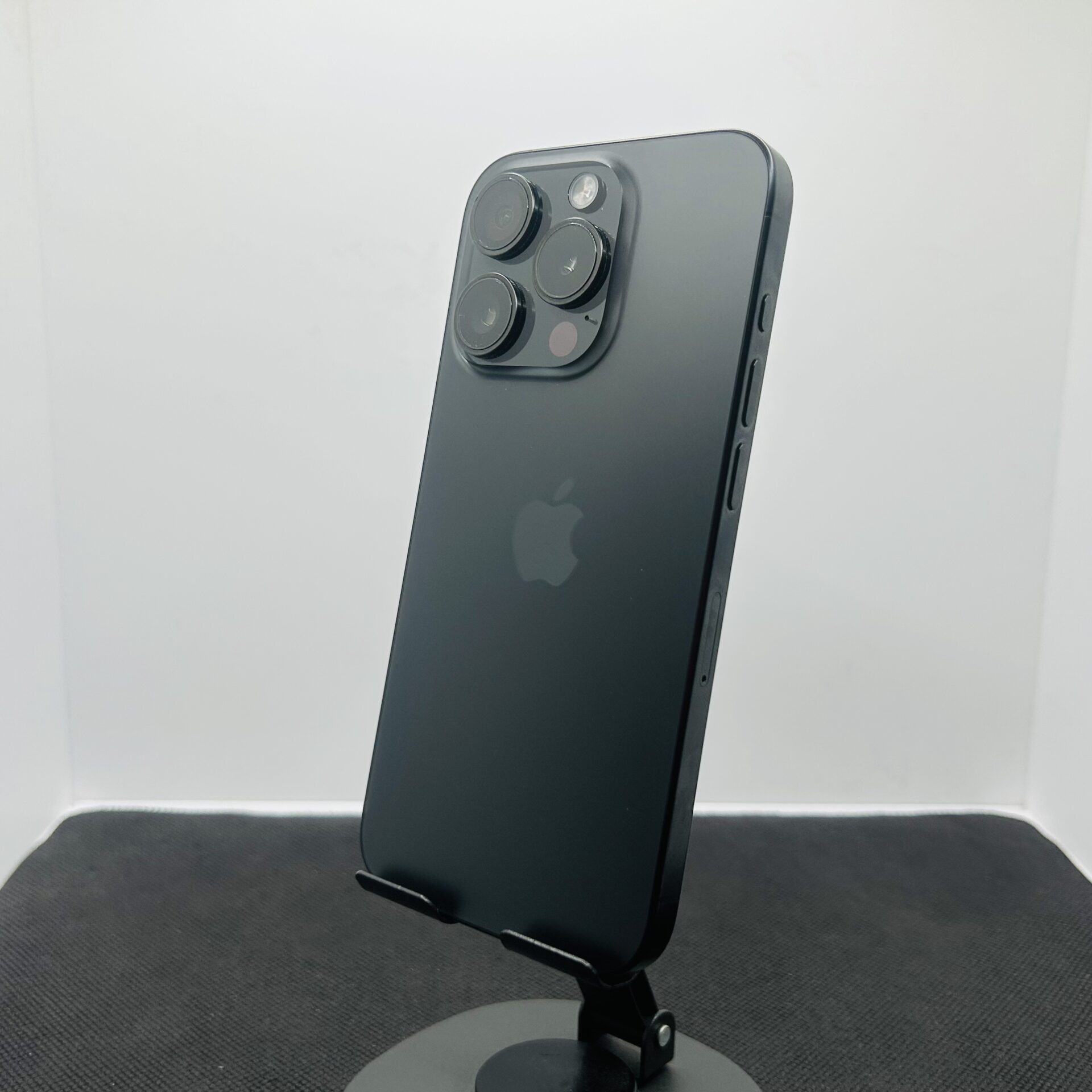 Apple iPhone 15 Pro 256GB Black titanium - (Grade B) - Image 10