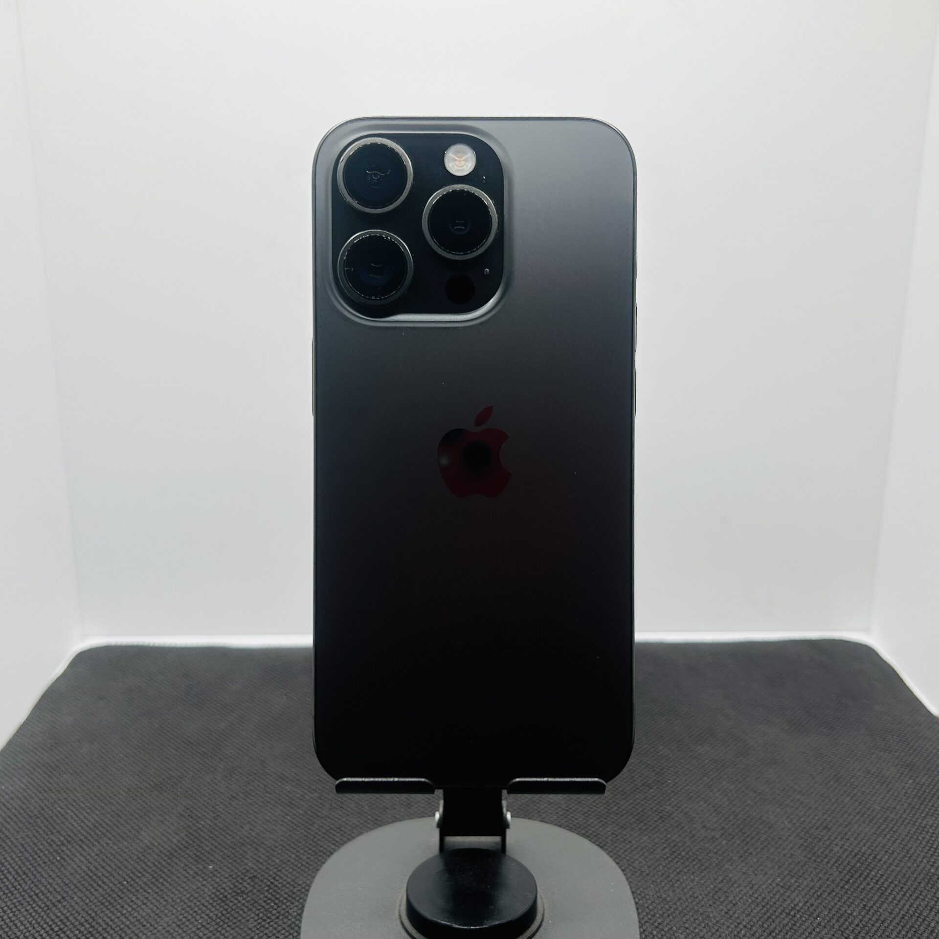 Apple iPhone 15 Pro 256GB Black titanium - (Grade B) - Image 9