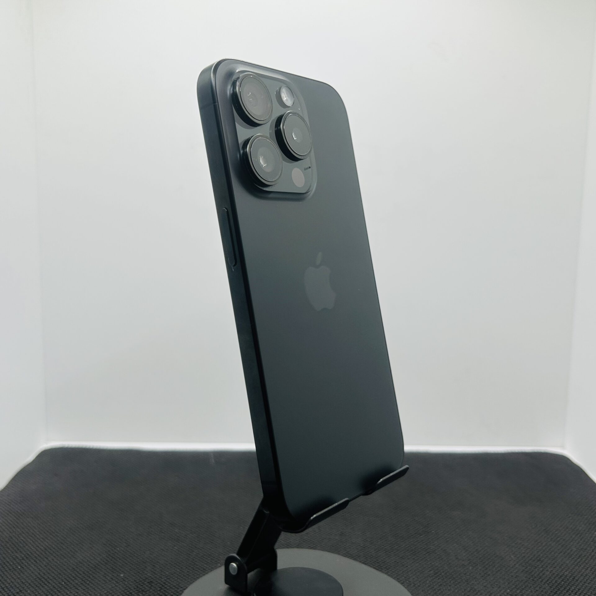 Apple iPhone 15 Pro 256GB Black titanium - (Grade B) - Image 8