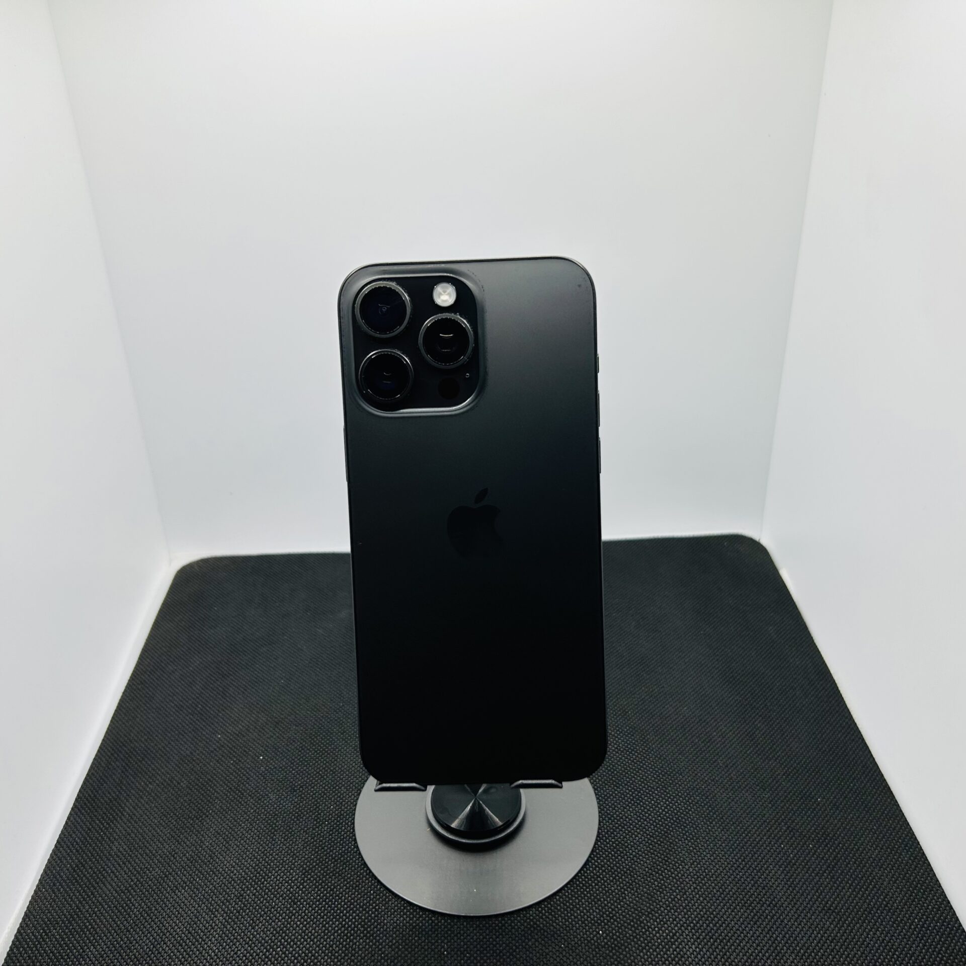 Apple iPhone 15 Pro Max 512GB Black Titanium – (Grade B) - Image 7