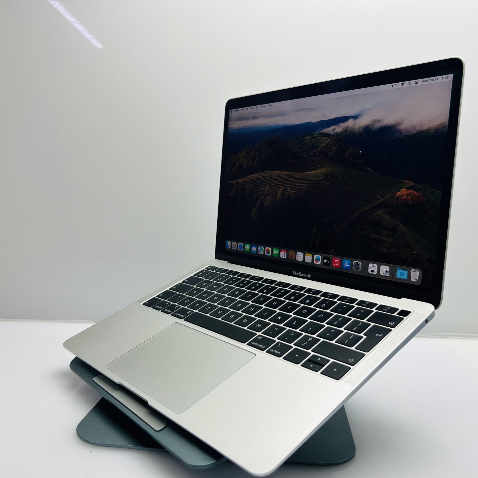 Apple MacBook Air 13-Inch “Core i5” 1.60GHz (Late 2018) 8GB RAM 128GB SSD Silver (Grade B) - Image 5