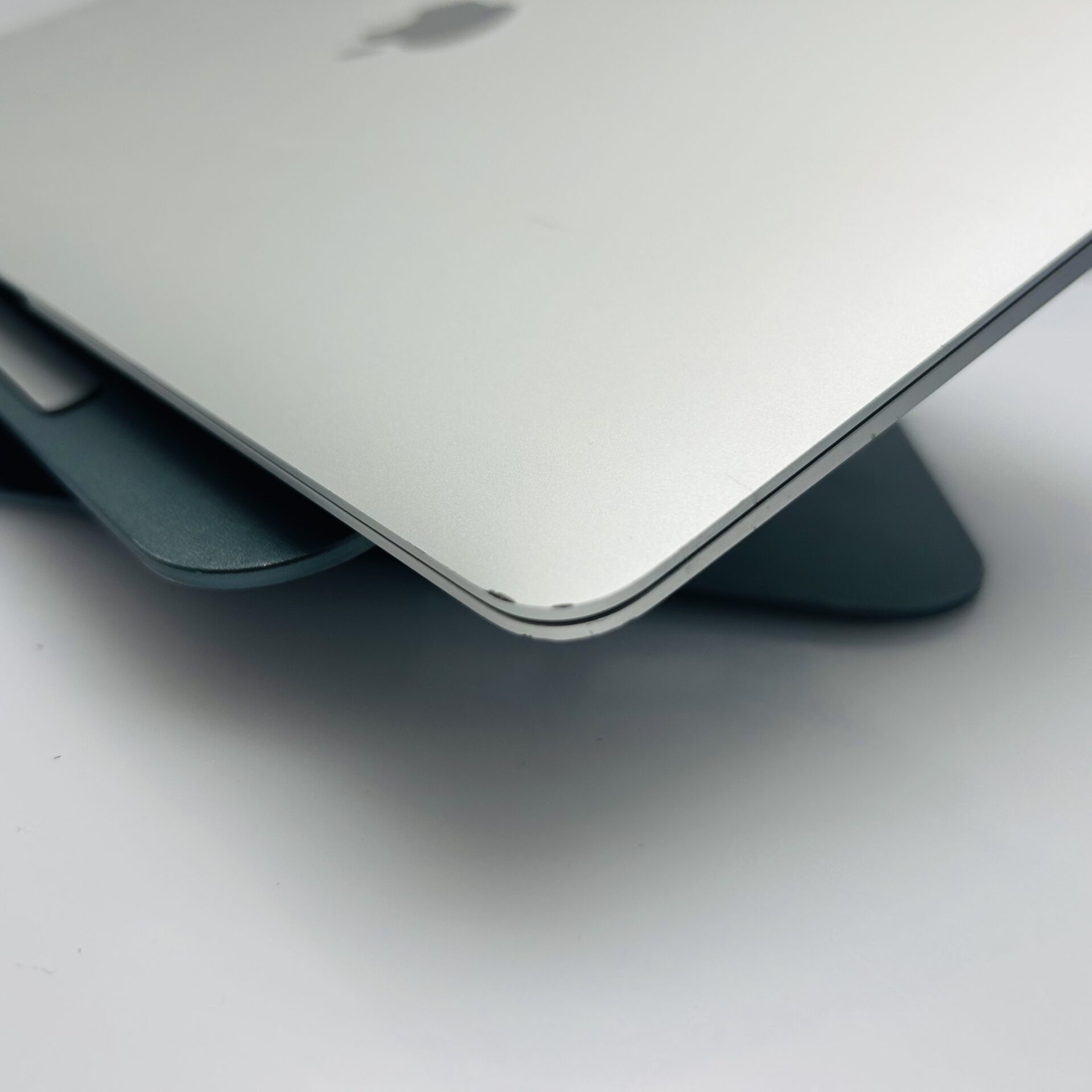 Apple MacBook Air 13-Inch “Core i5” 1.60GHz (Late 2018) 8GB RAM 128GB SSD Silver (Grade B) - Image 6