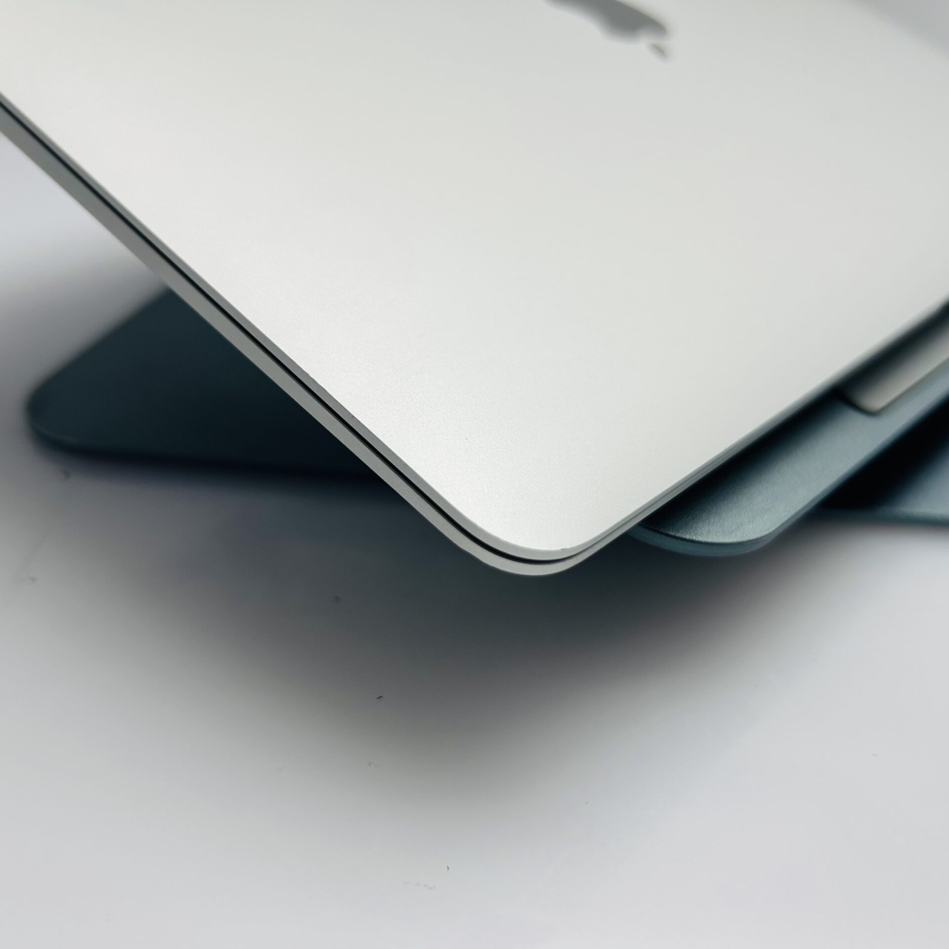 Apple MacBook Air 13-Inch “Core i5” 1.60GHz (Late 2018) 8GB RAM 128GB SSD Silver (Grade B) - Image 7