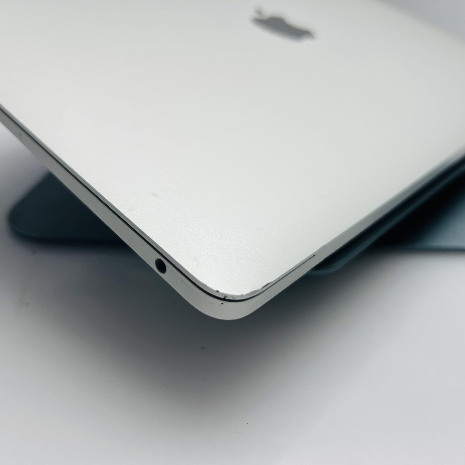 Apple MacBook Air 13-Inch “Core i5” 1.60GHz (Late 2018) 8GB RAM 128GB SSD Silver (Grade B) - Image 8