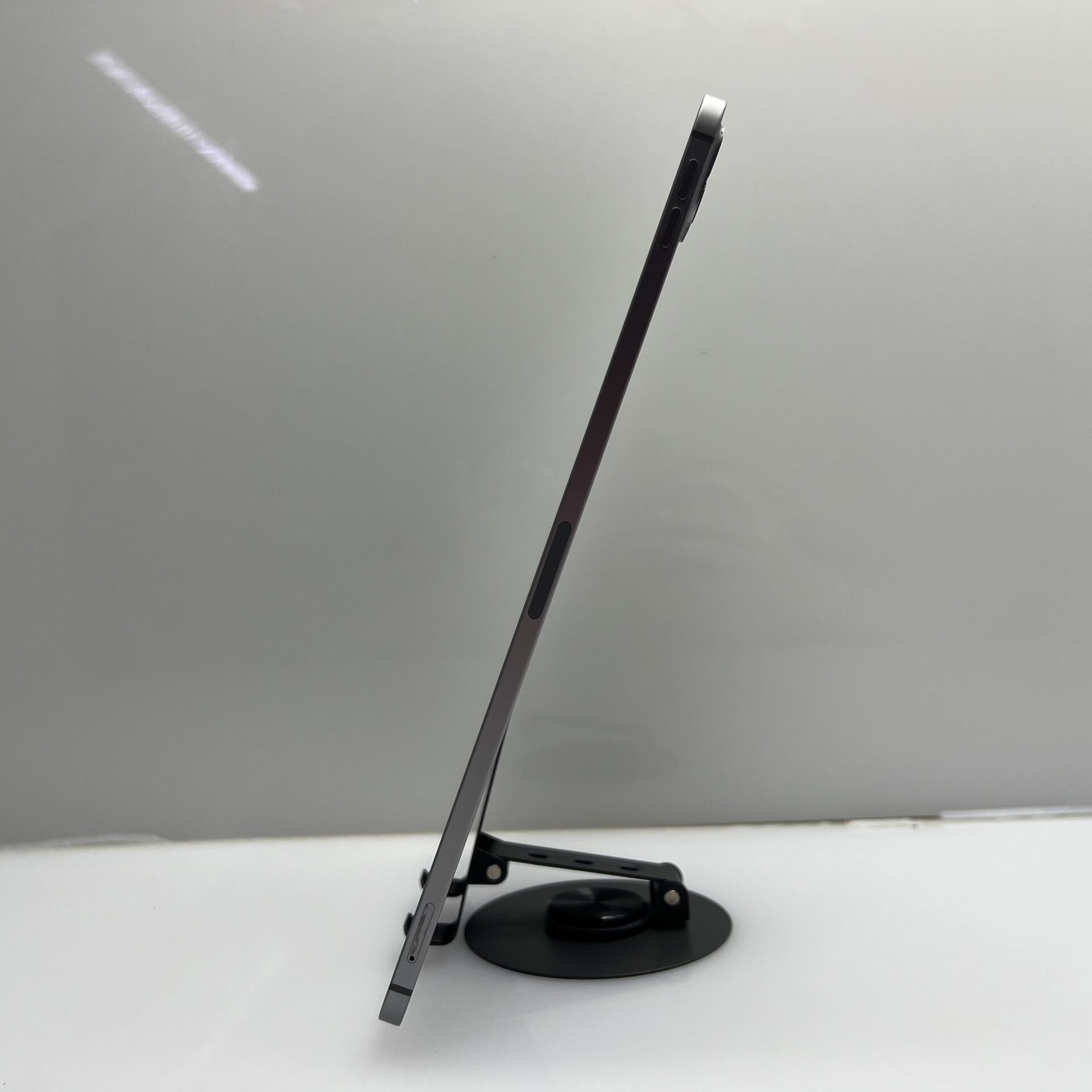 Apple iPad Pro 11-inch 128GB Grey (Grade B) - Image 6