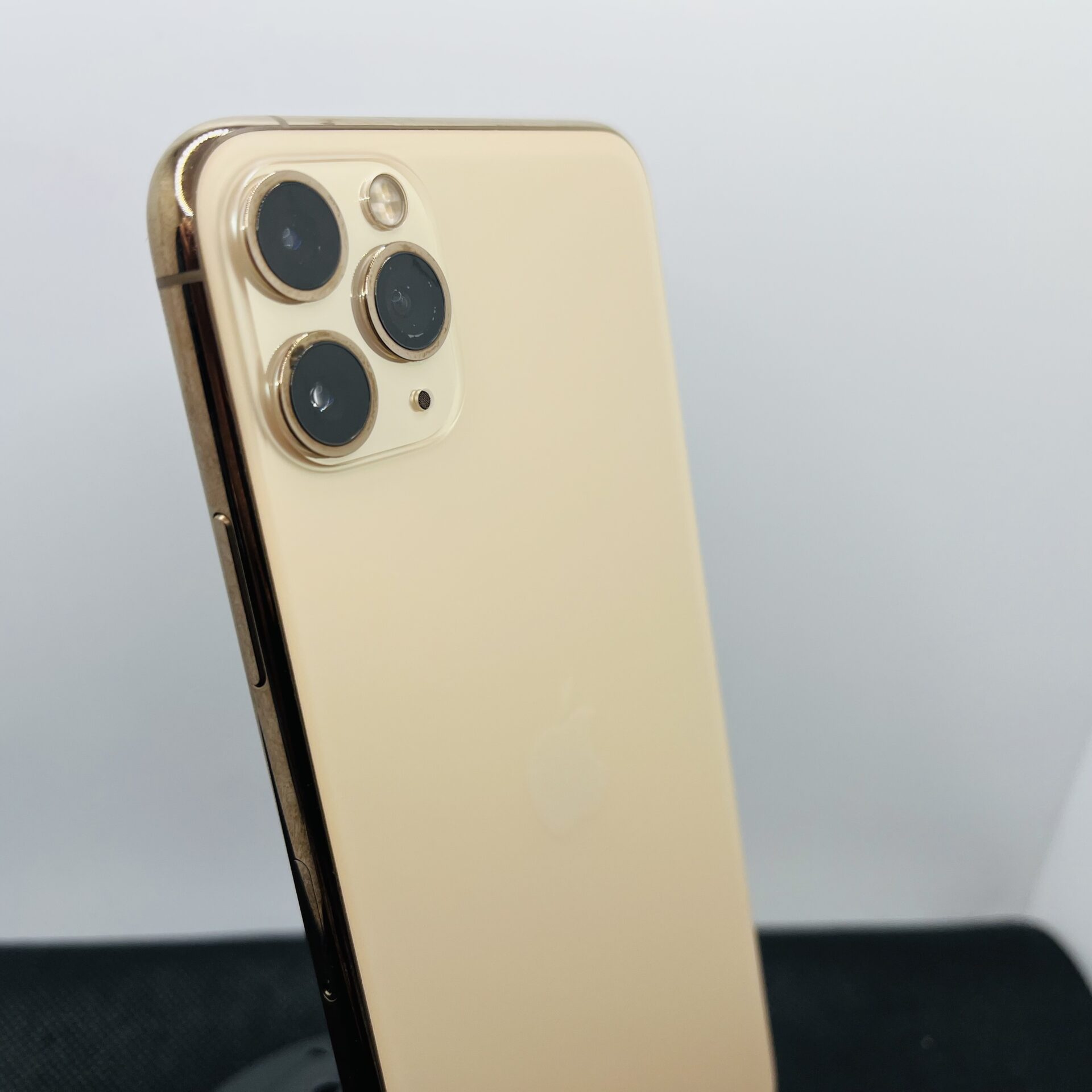 iPhone 11 Pro Max 256GB (Grade B) - Image 9