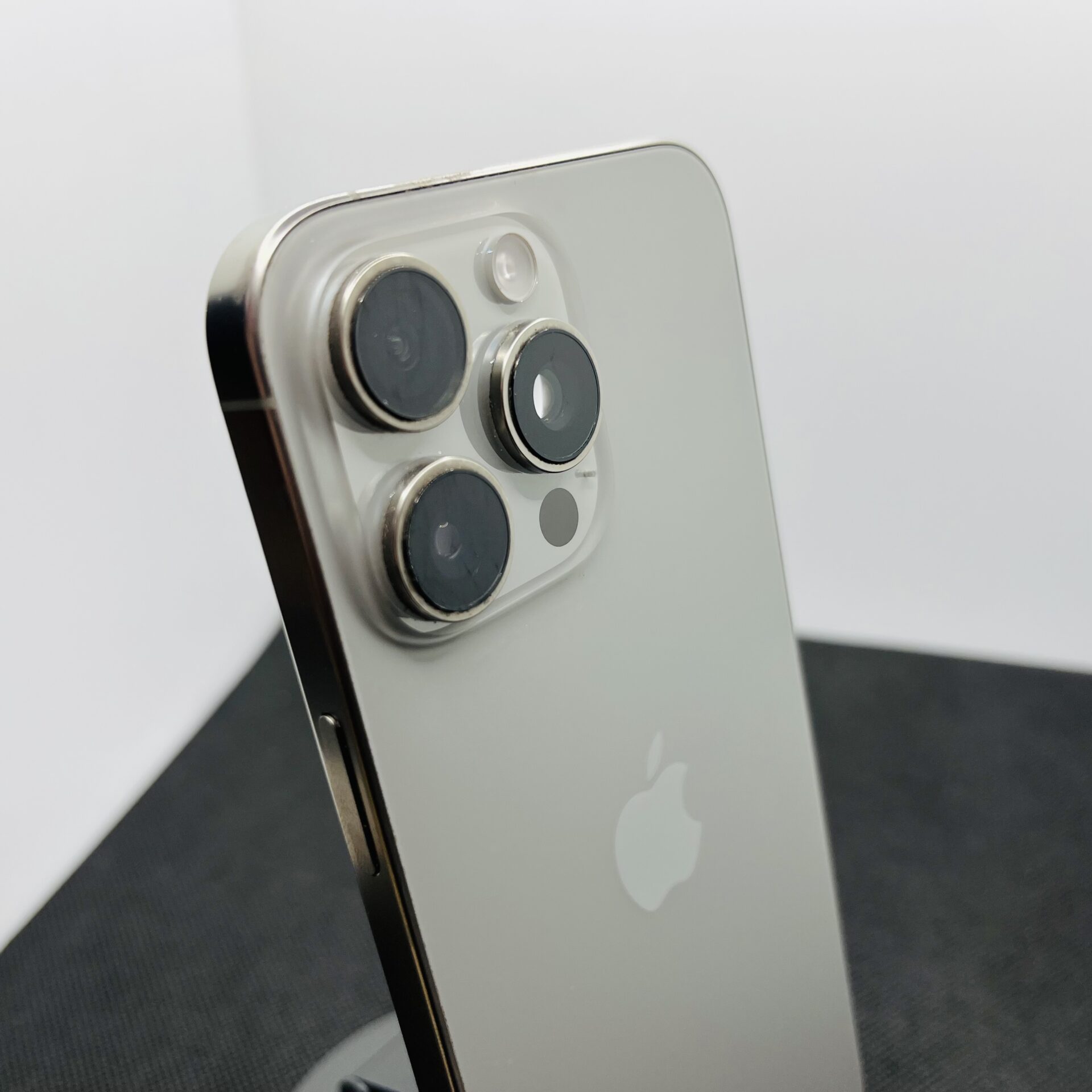 Apple iPhone 16 Pro Max 256GB Natural Titanium - (Grade B) - Image 7