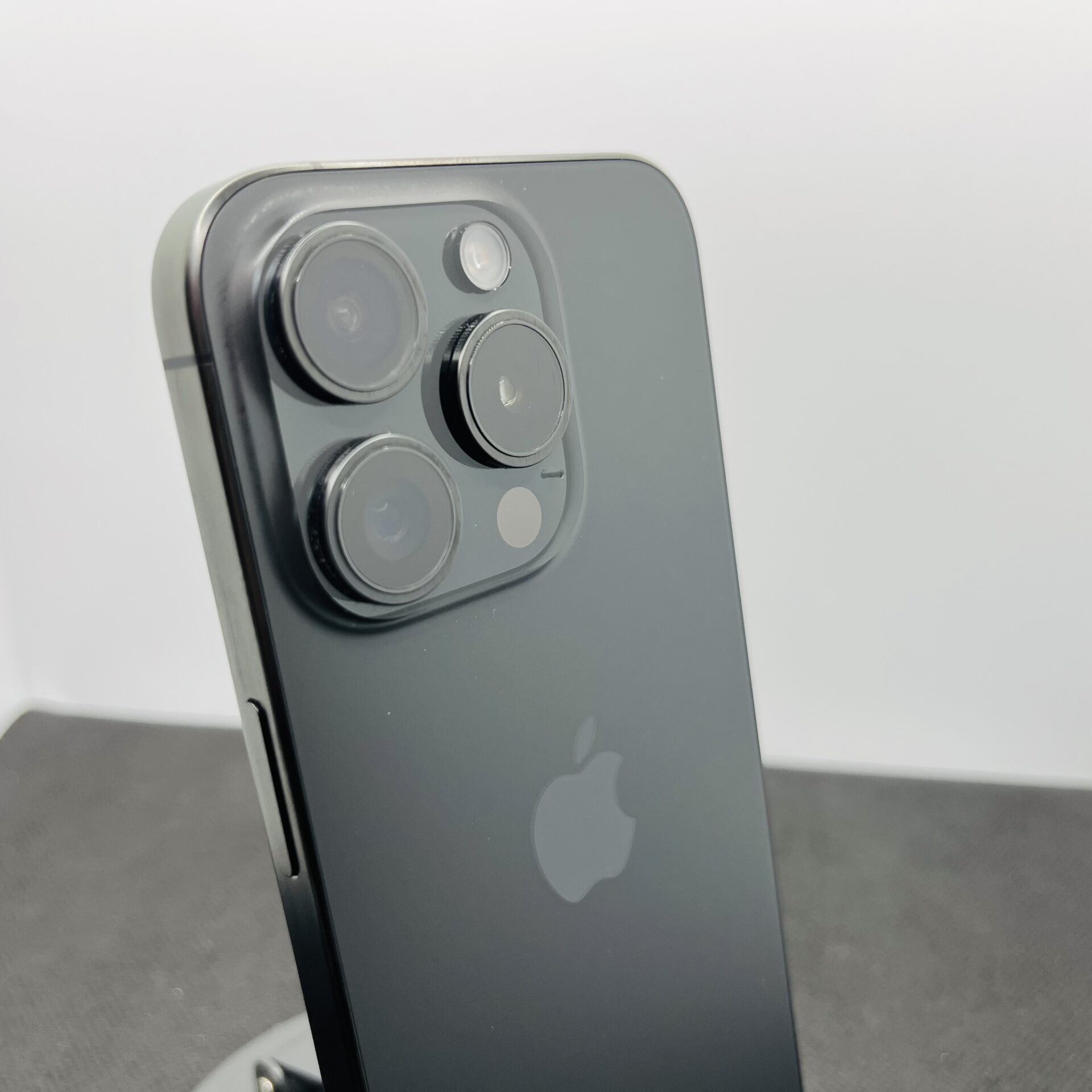 Apple iPhone 15 Pro 512GB Black Titanium (Grade B) - Image 9