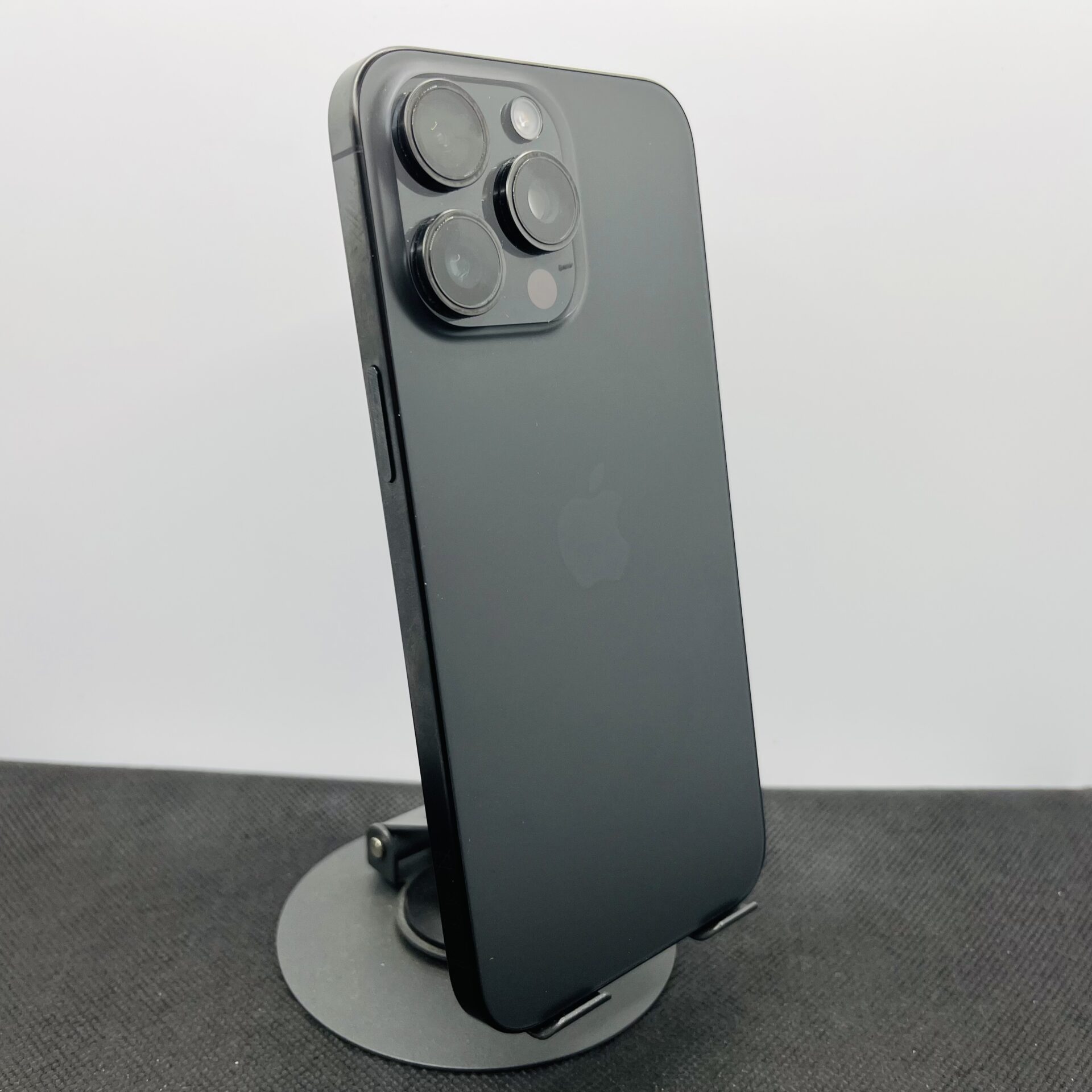 Apple iPhone 15 Pro Max 512GB Black Titanium – (Grade B) - Image 7