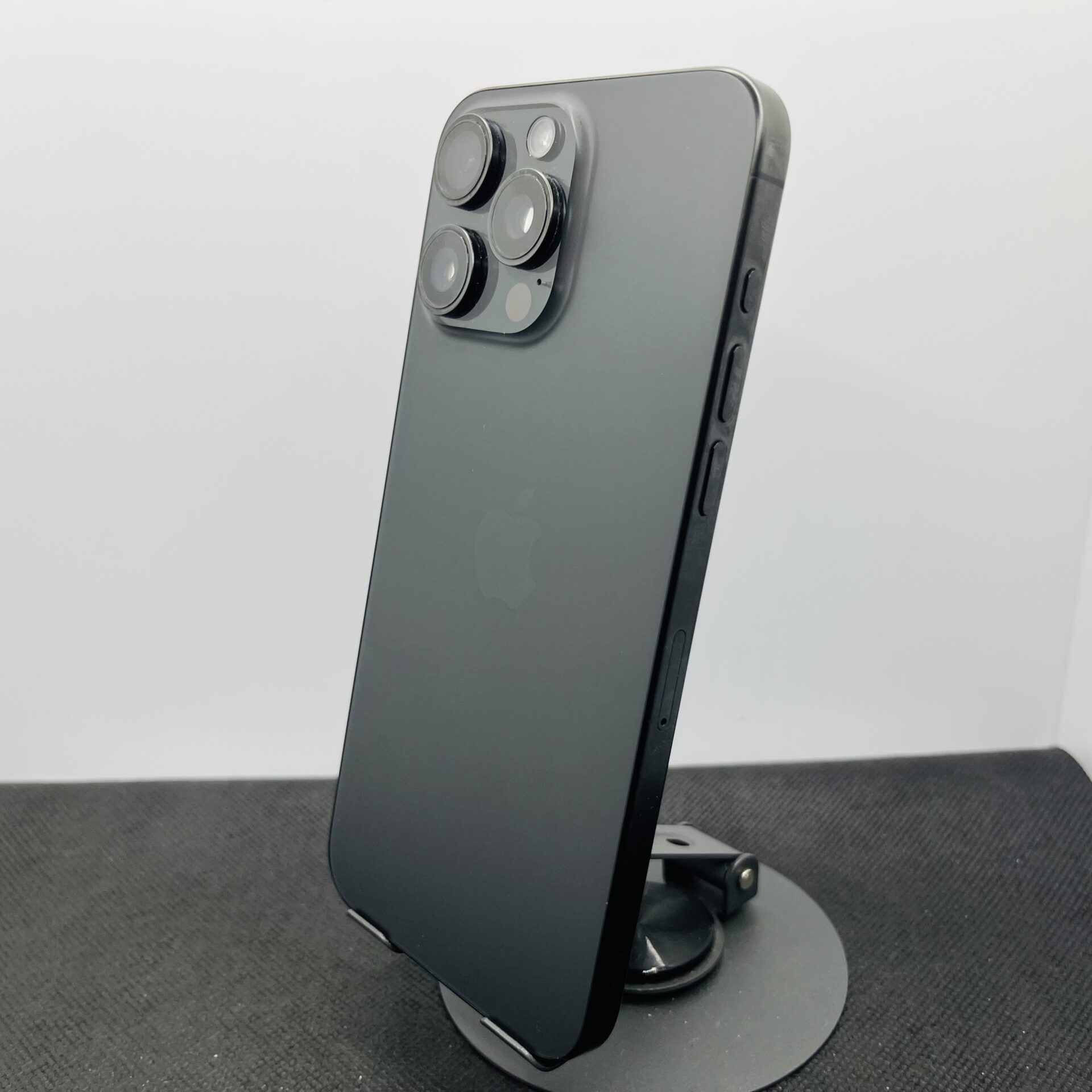 Apple iPhone 15 Pro Max 512GB Black Titanium – (Grade B) - Image 8