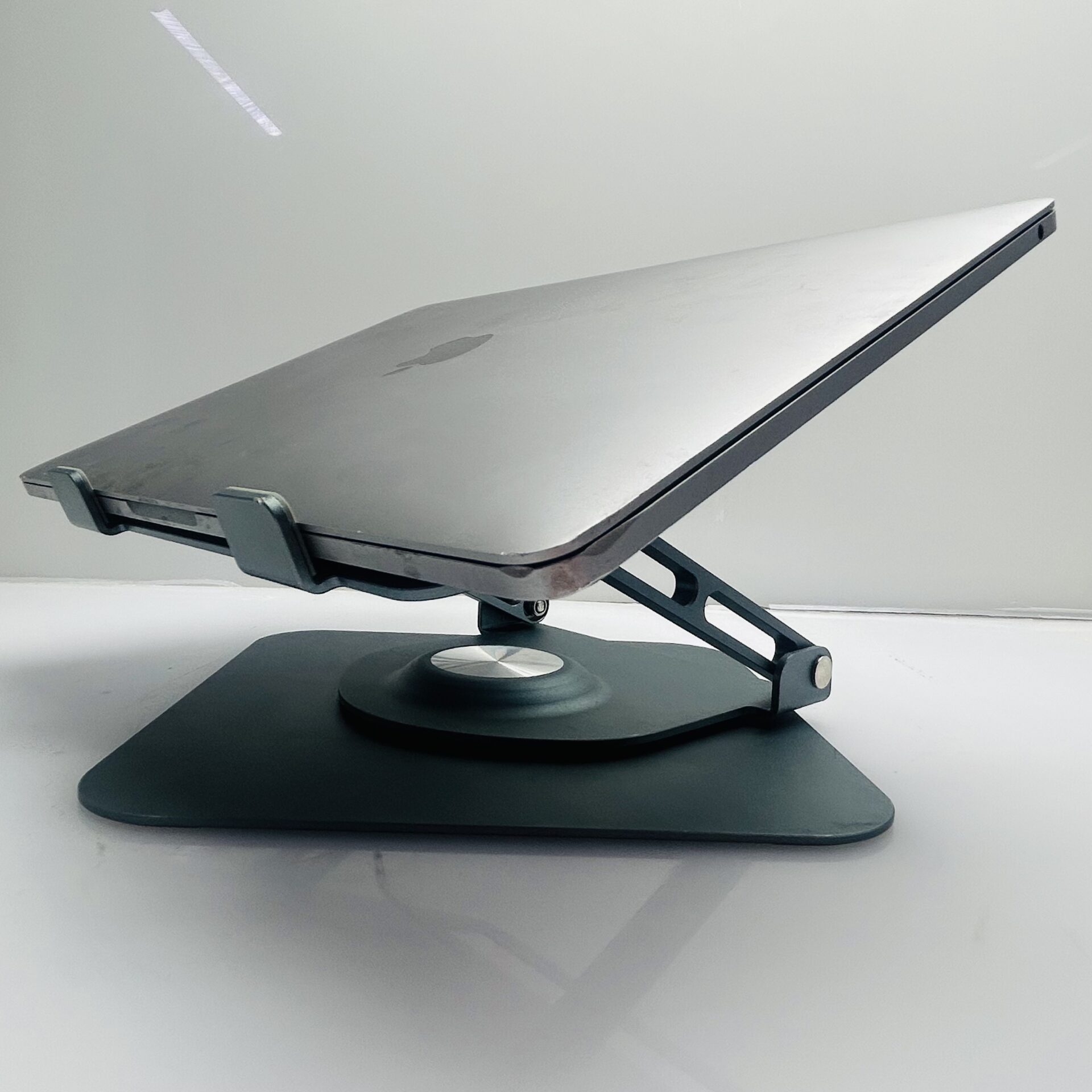 Apple MacBook Pro “M1” 13-inch 8 CPU/8 GPU 8GB RAM 512GB SSD Space Gray – (Grade B) - Image 5