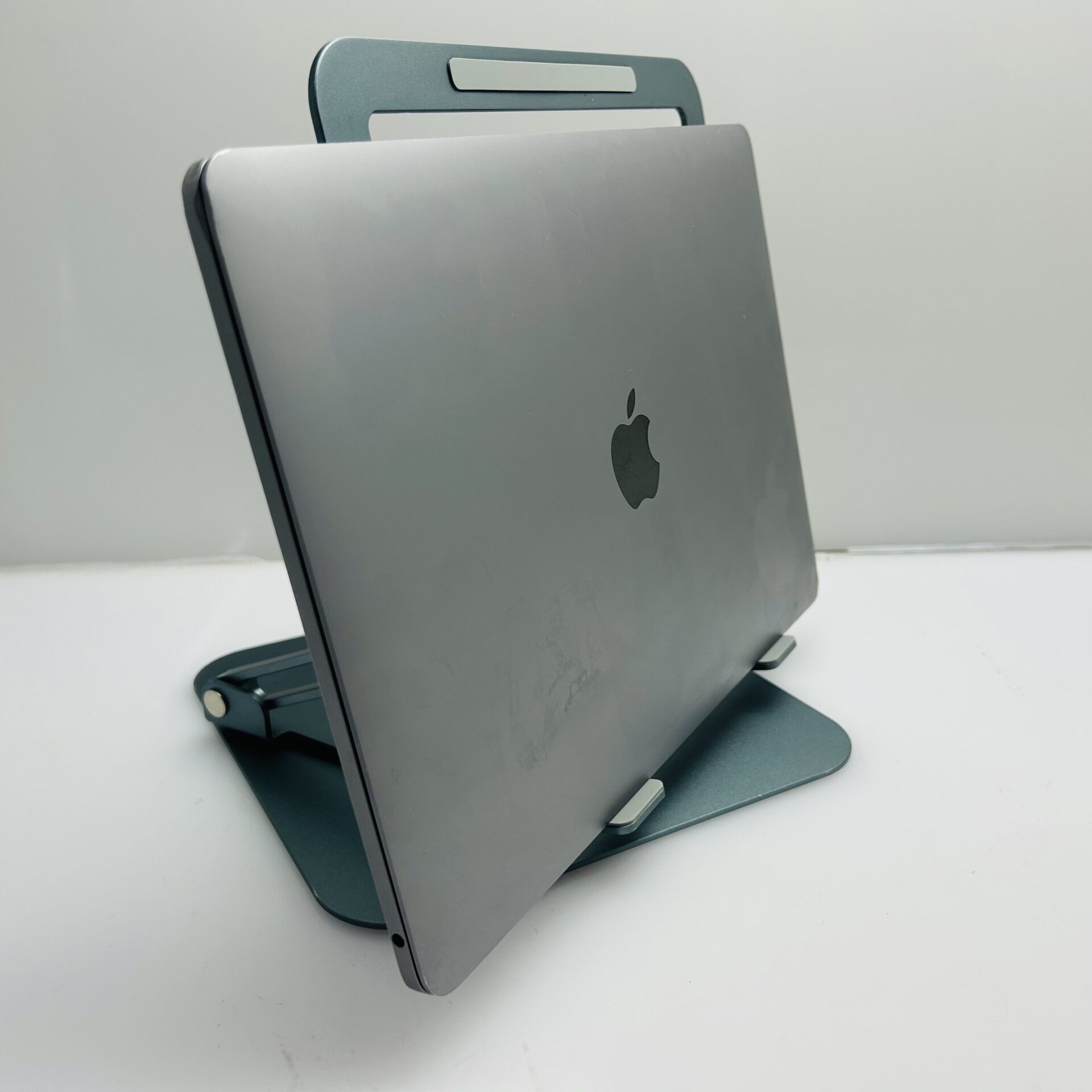 Apple MacBook Pro “M1” 13-inch 8 CPU/8 GPU 8GB RAM 512GB SSD Space Gray – (Grade B) - Image 8