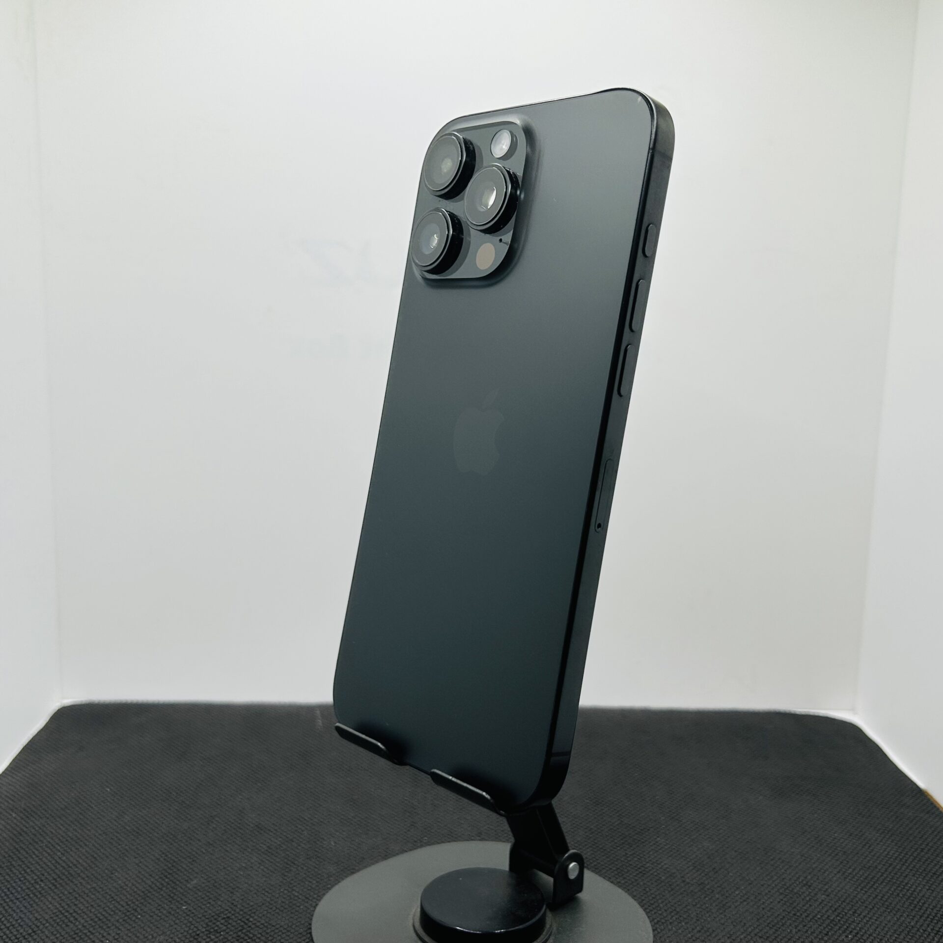 Apple iPhone 16 Pro Max 256GB Black Titanium - (Grade B) - Image 11