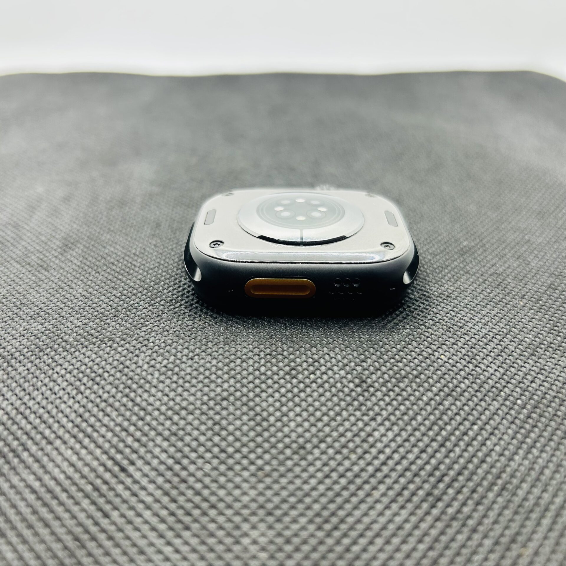 Apple Watch Ultra 2 49mm LTE Black Titanium (Grade B) – With Green/Yellow Straps - Image 7