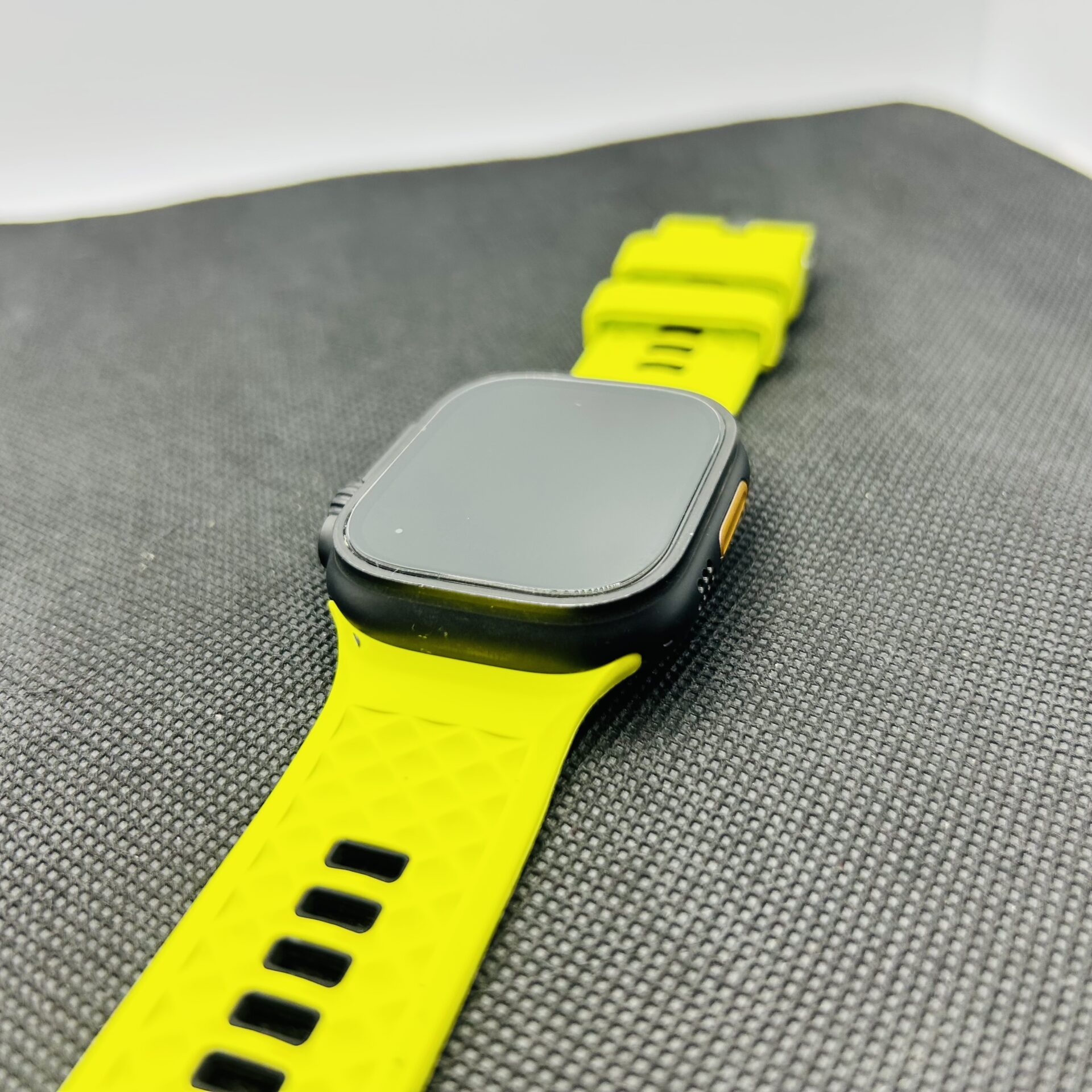 Apple Watch Ultra 2 49mm LTE Black Titanium (Grade B) – With Green/Yellow Straps - Image 10