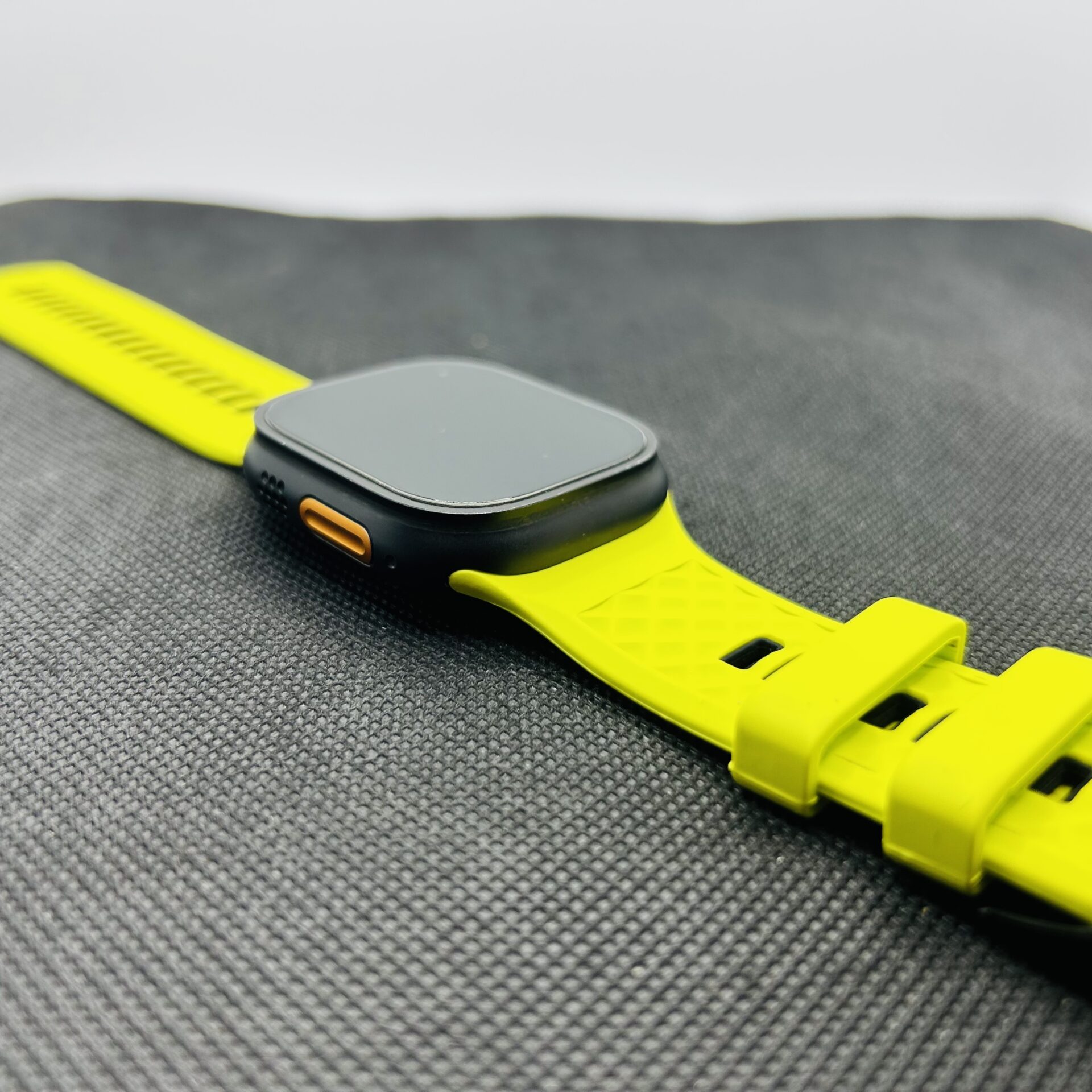 Apple Watch Ultra 2 49mm LTE Black Titanium (Grade B) – With Green/Yellow Straps - Image 8