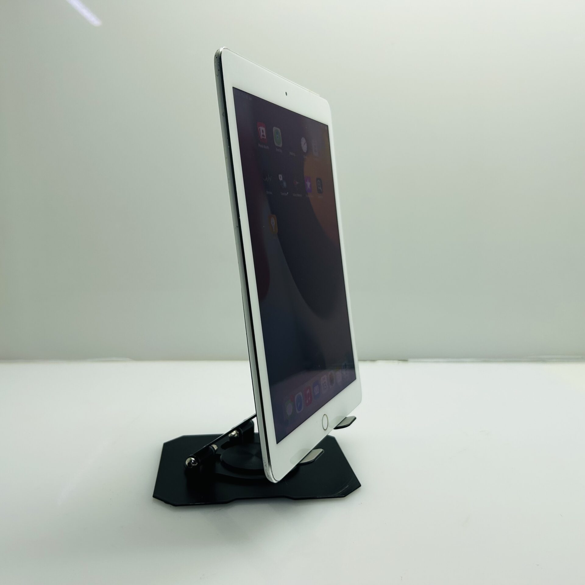 Apple iPad Air 2 128GB (WiFi/Cellular) Silver (Grade B) – Dim Backlight And No Touch ID - Image 4