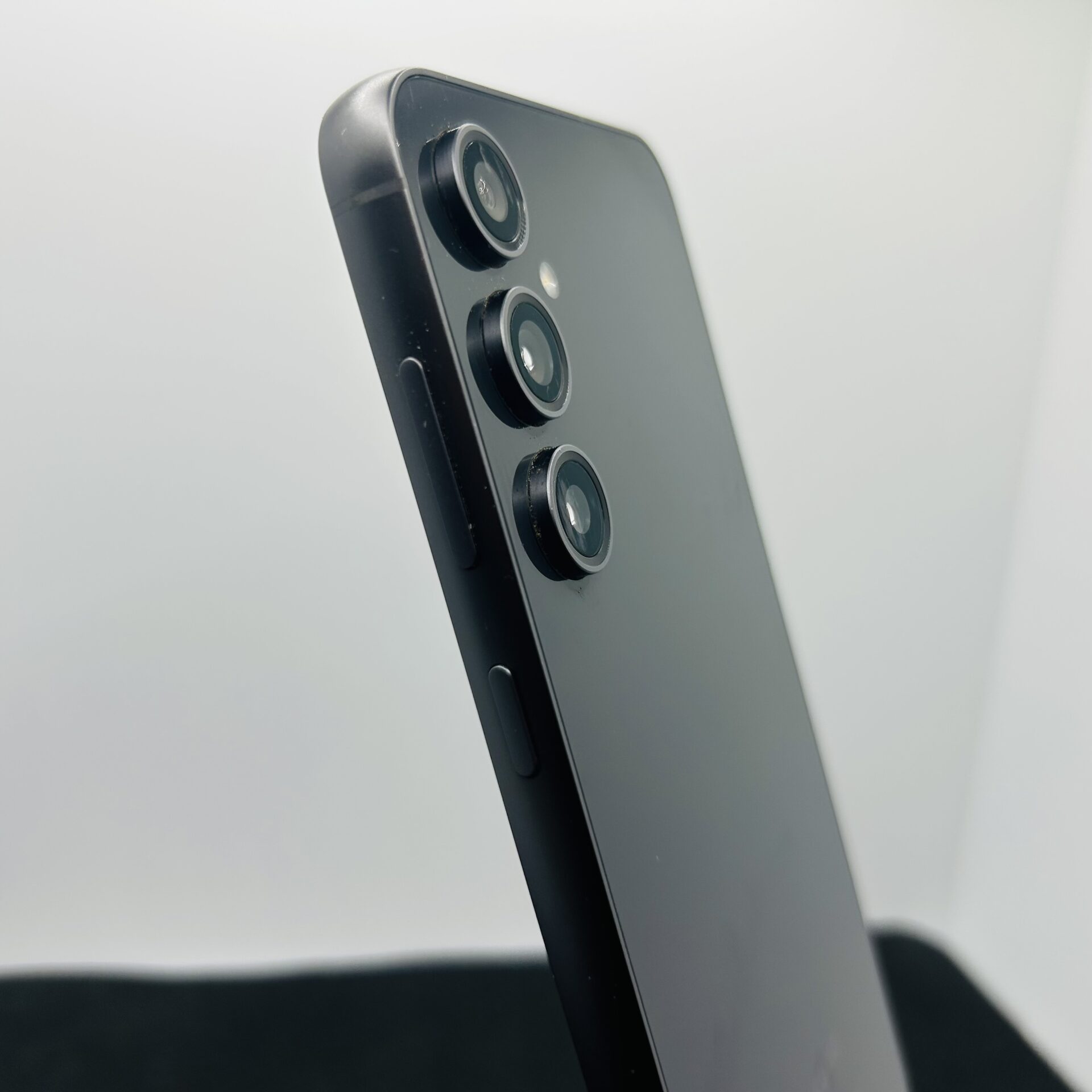 Samsung Galaxy S23 FE 256GB Graphite - (Grade B) - Image 9