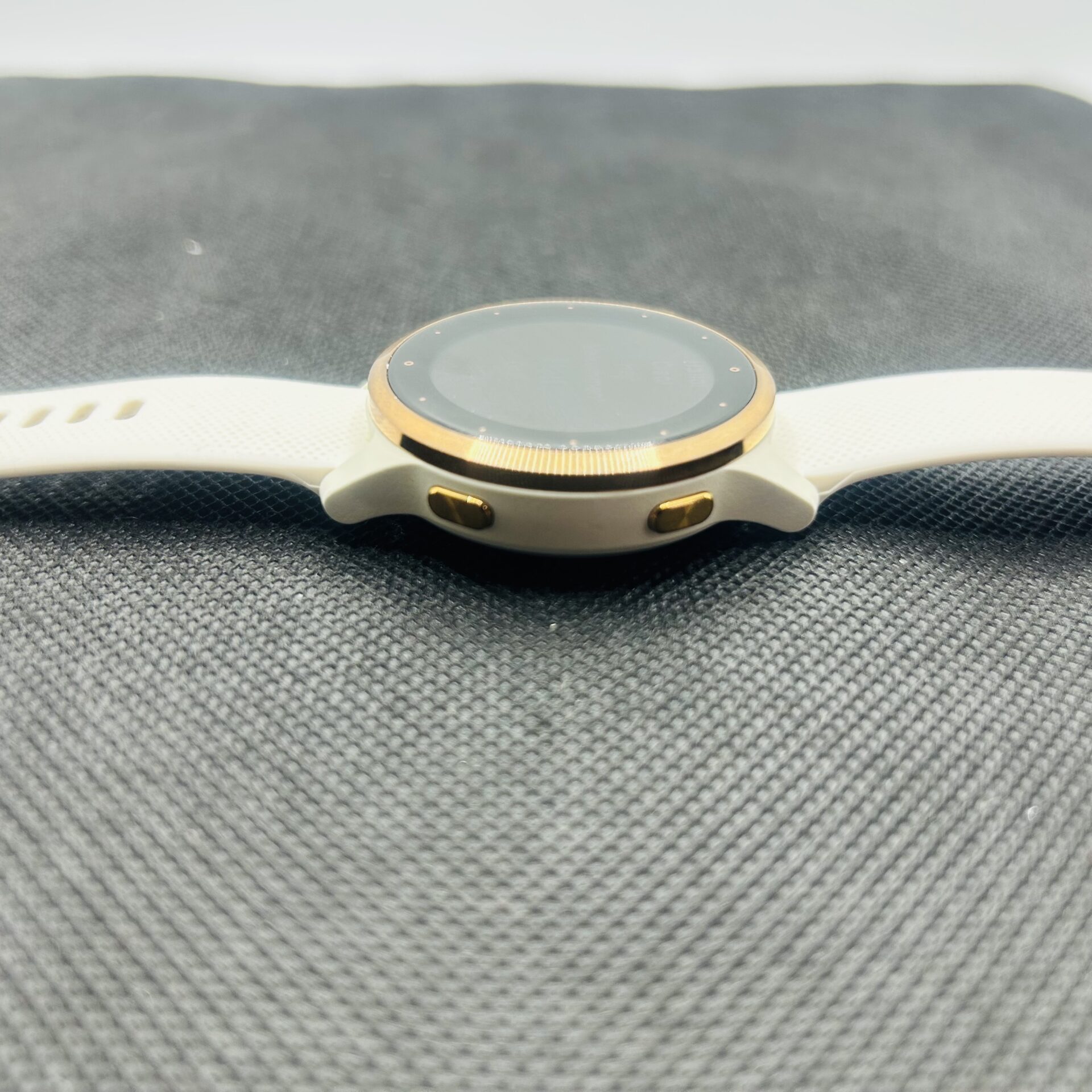 Garmin Vivoactive 4s White/Rose Gold – (Grade B) - Image 2