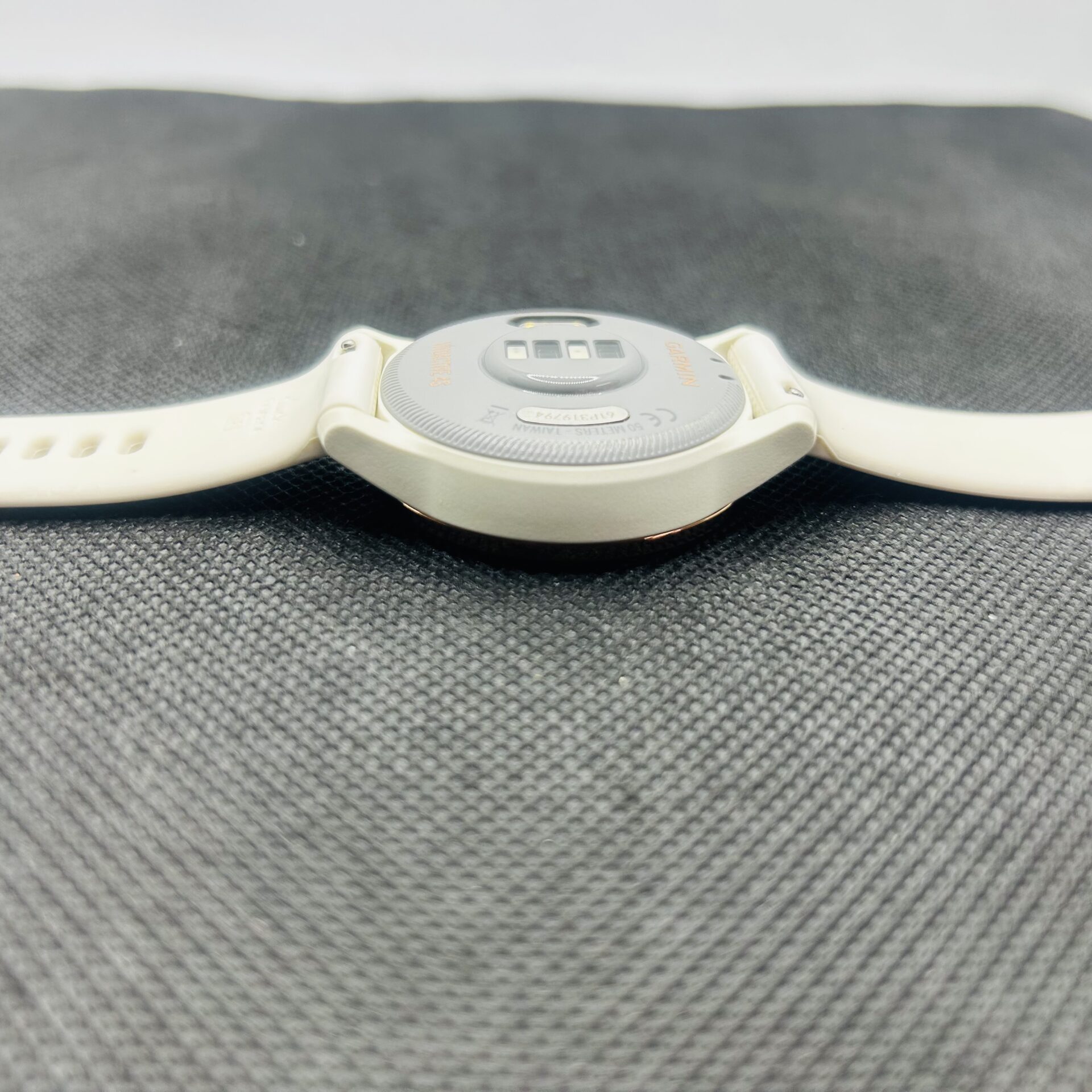 Garmin Vivoactive 4s White/Rose Gold – (Grade B) - Image 8