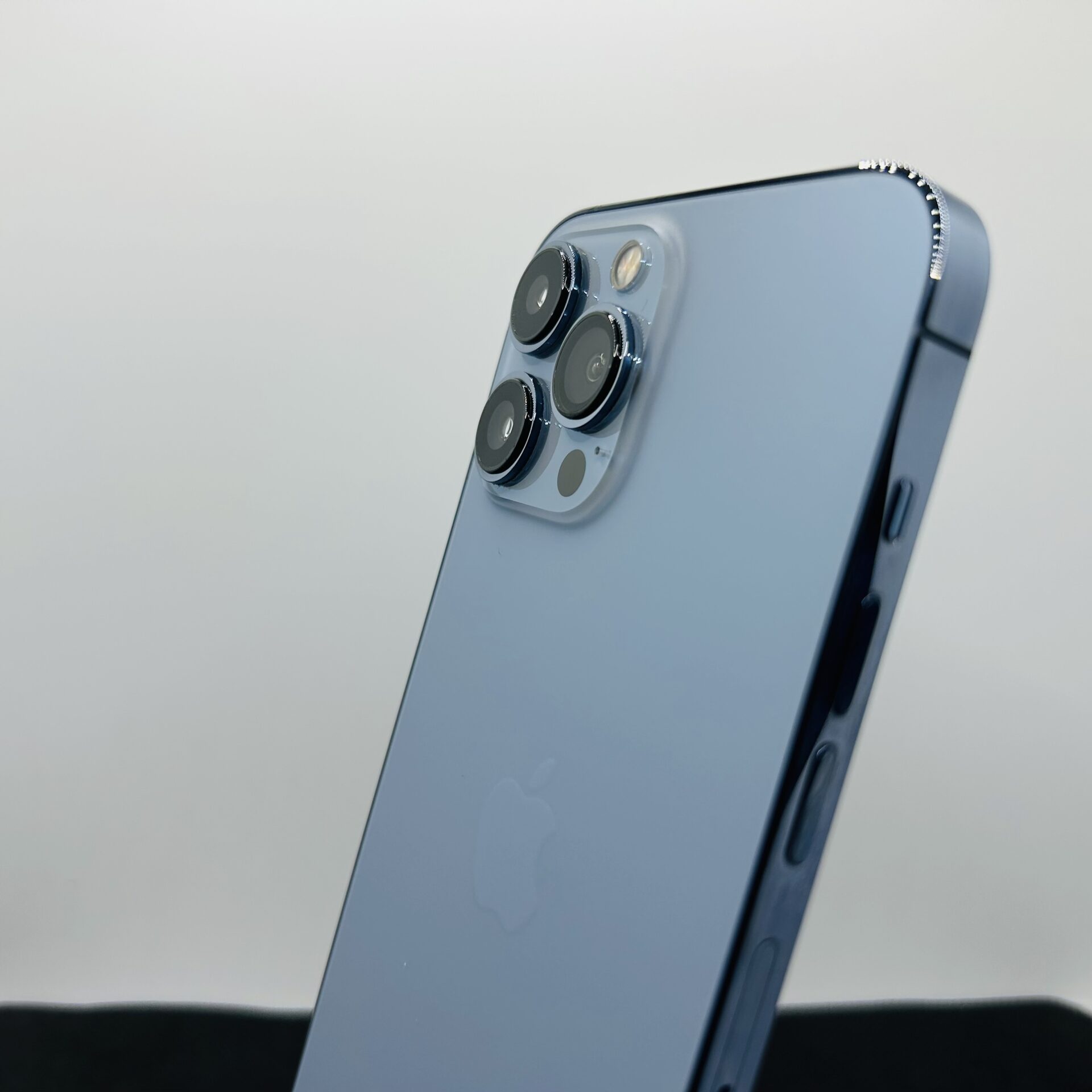 Apple iPhone 13 Pro Max 256GB Sierra Blue – (Grade B) - Image 9