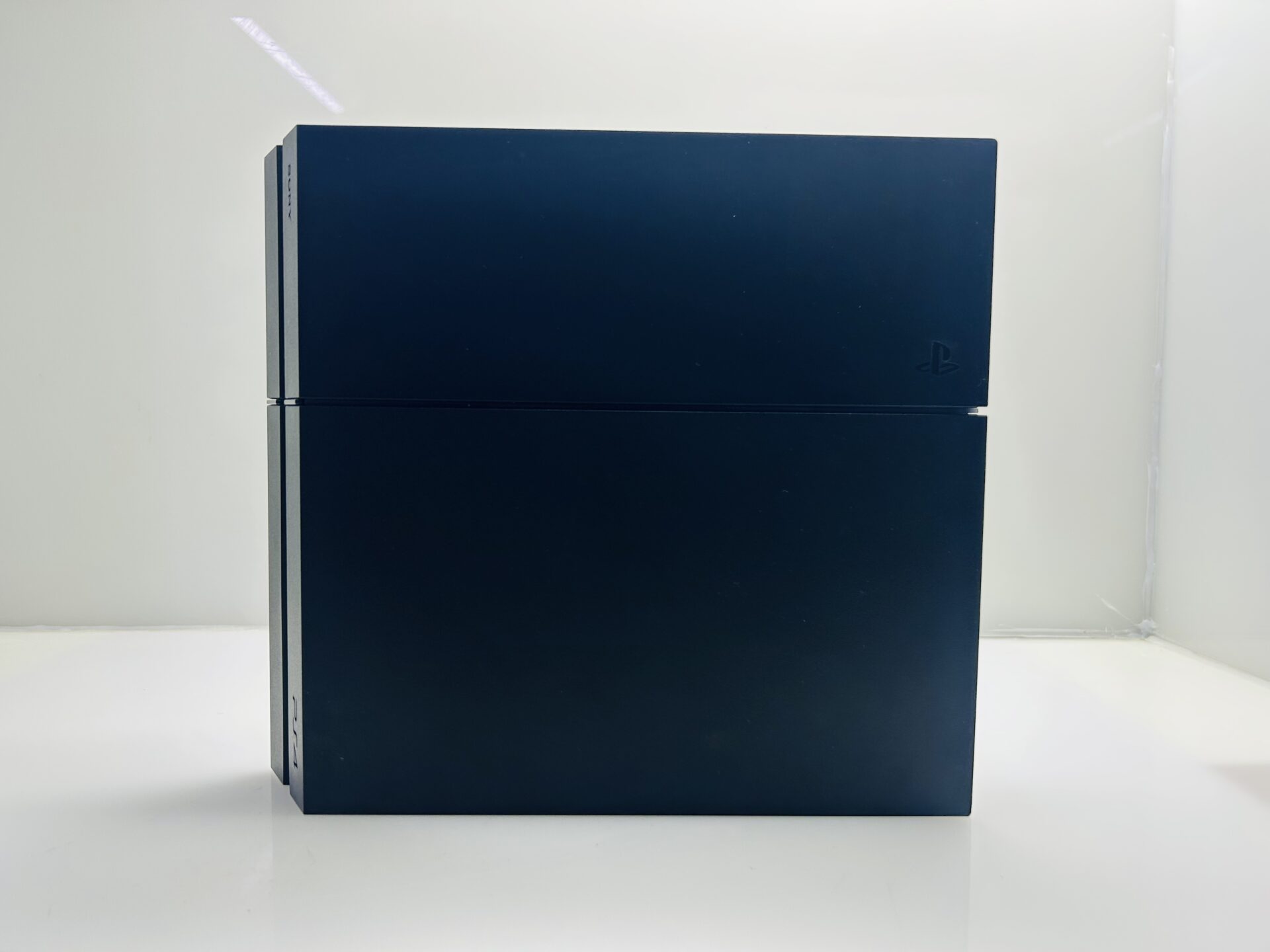 PlayStation 4 Original Black 500GB + 1 Controller + HDMI Cable + Power Cable + 1 Games + 1 Twin Charging Dock (Grade B) - Image 3