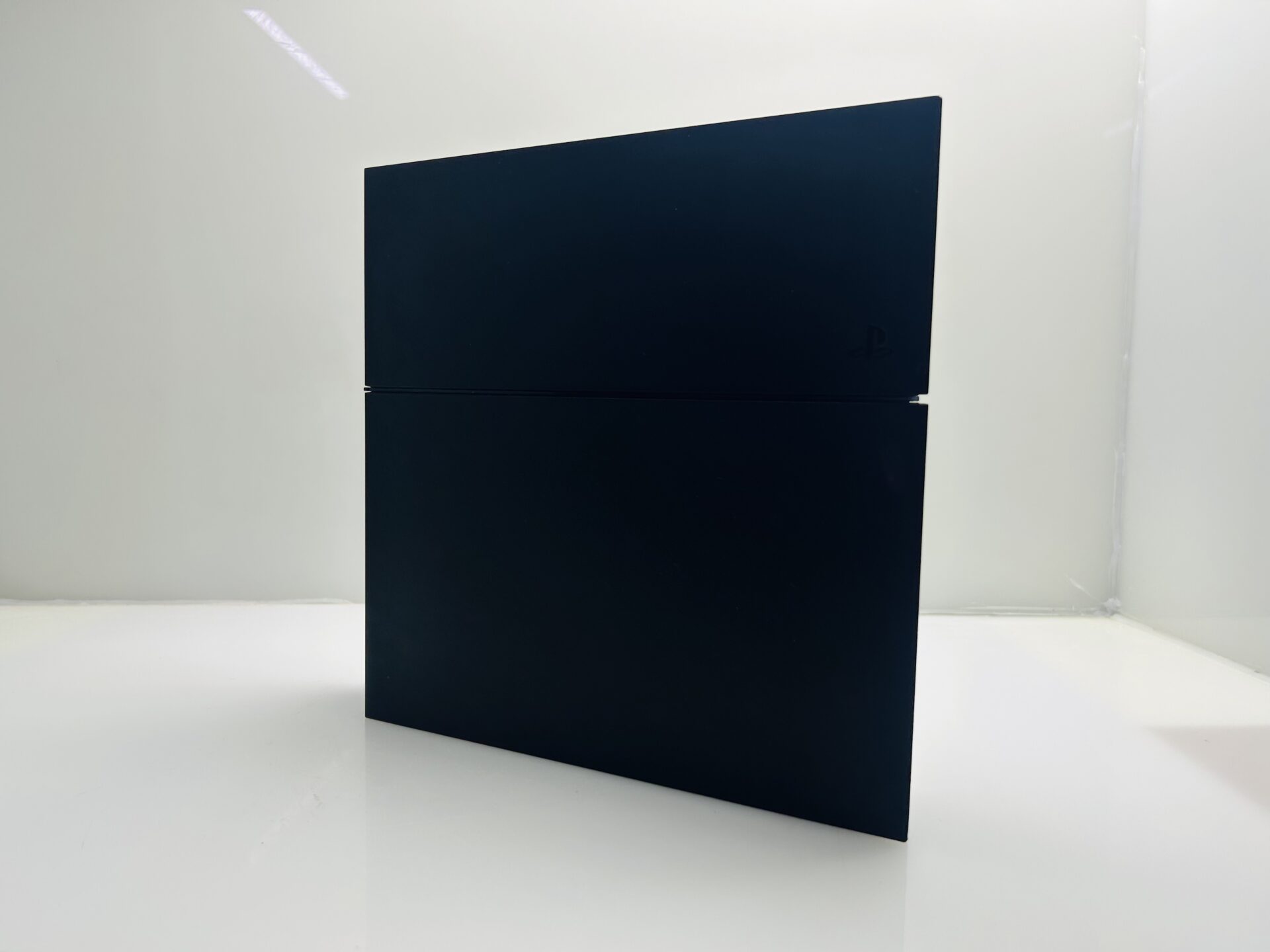 PlayStation 4 Original Black 500GB + 1 Controller + HDMI Cable + Power Cable + 1 Games + 1 Twin Charging Dock (Grade B) - Image 4