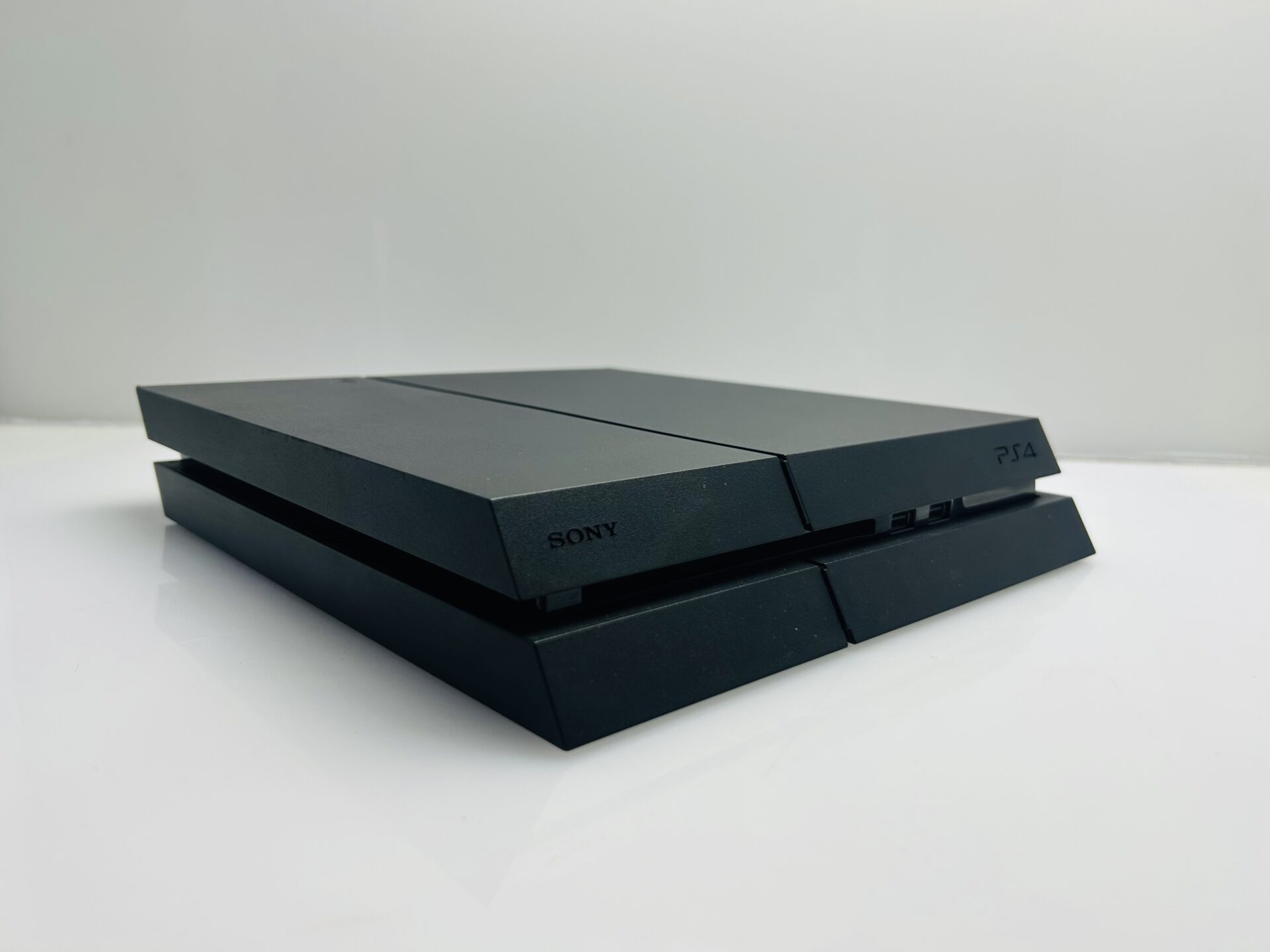 PlayStation 4 Original Black 500GB + 1 Controller + HDMI Cable + Power Cable + 1 Games + 1 Twin Charging Dock (Grade B) - Image 5