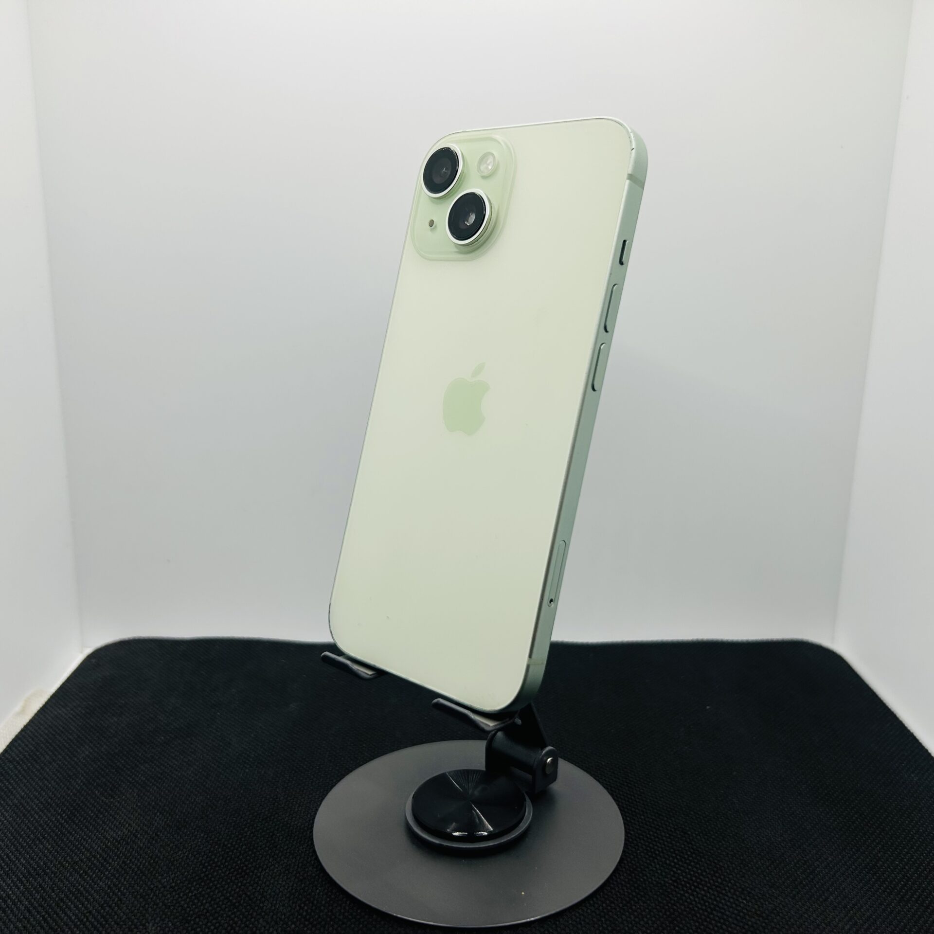 Apple iPhone 15 128GB Green – (Grade B) - Image 7