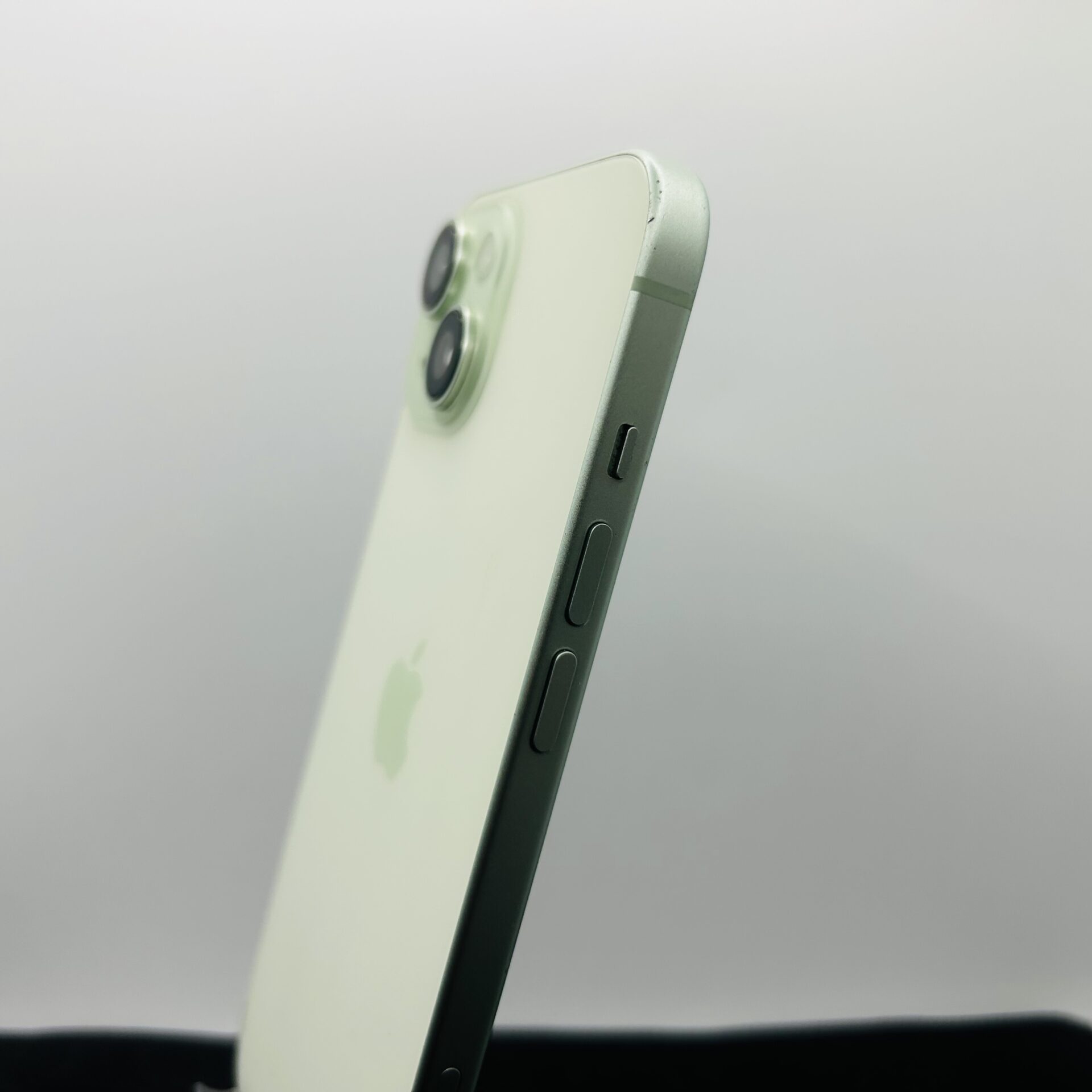 Apple iPhone 15 128GB Green – (Grade B) - Image 8