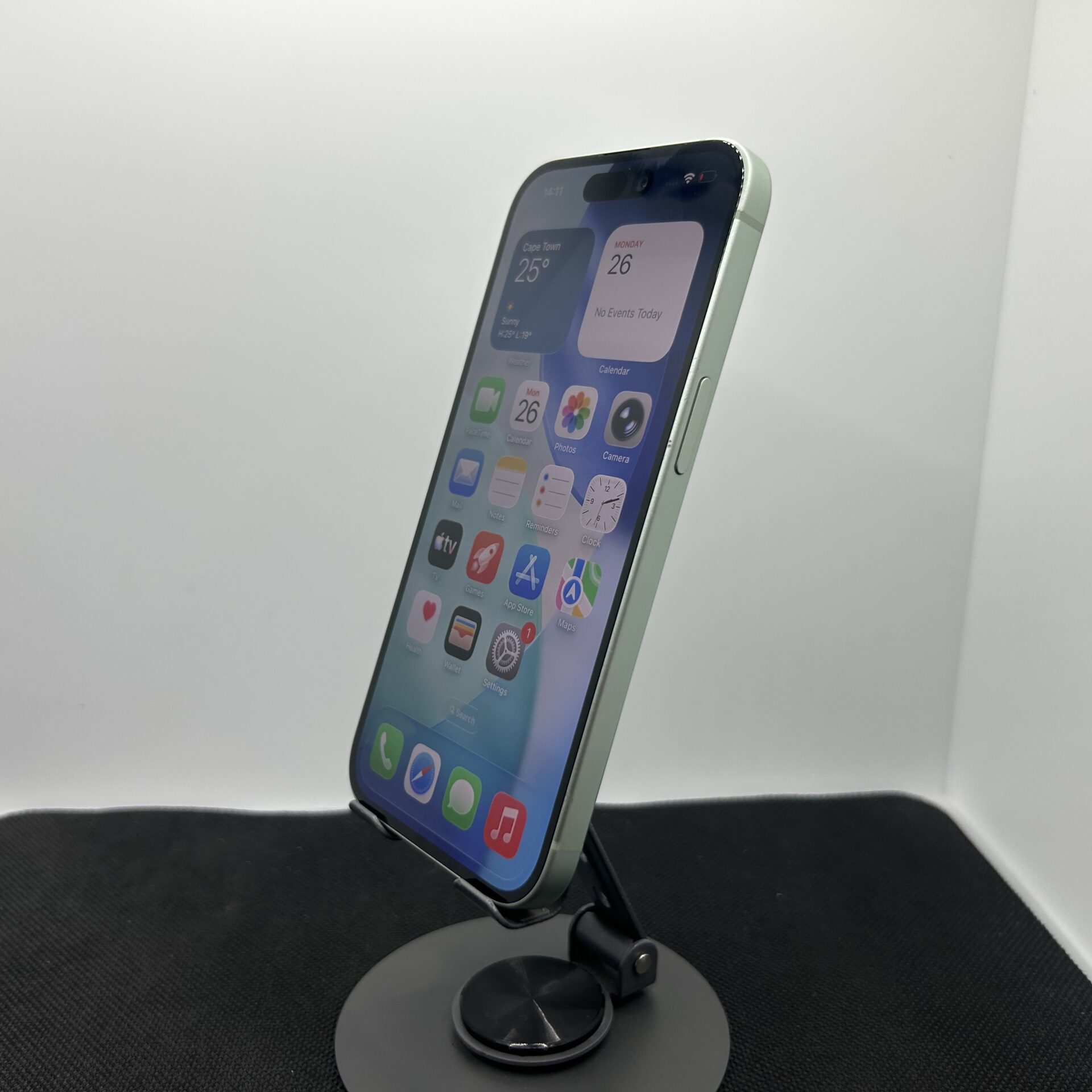 Apple iPhone 15 128GB Green – (Grade B) - Image 3