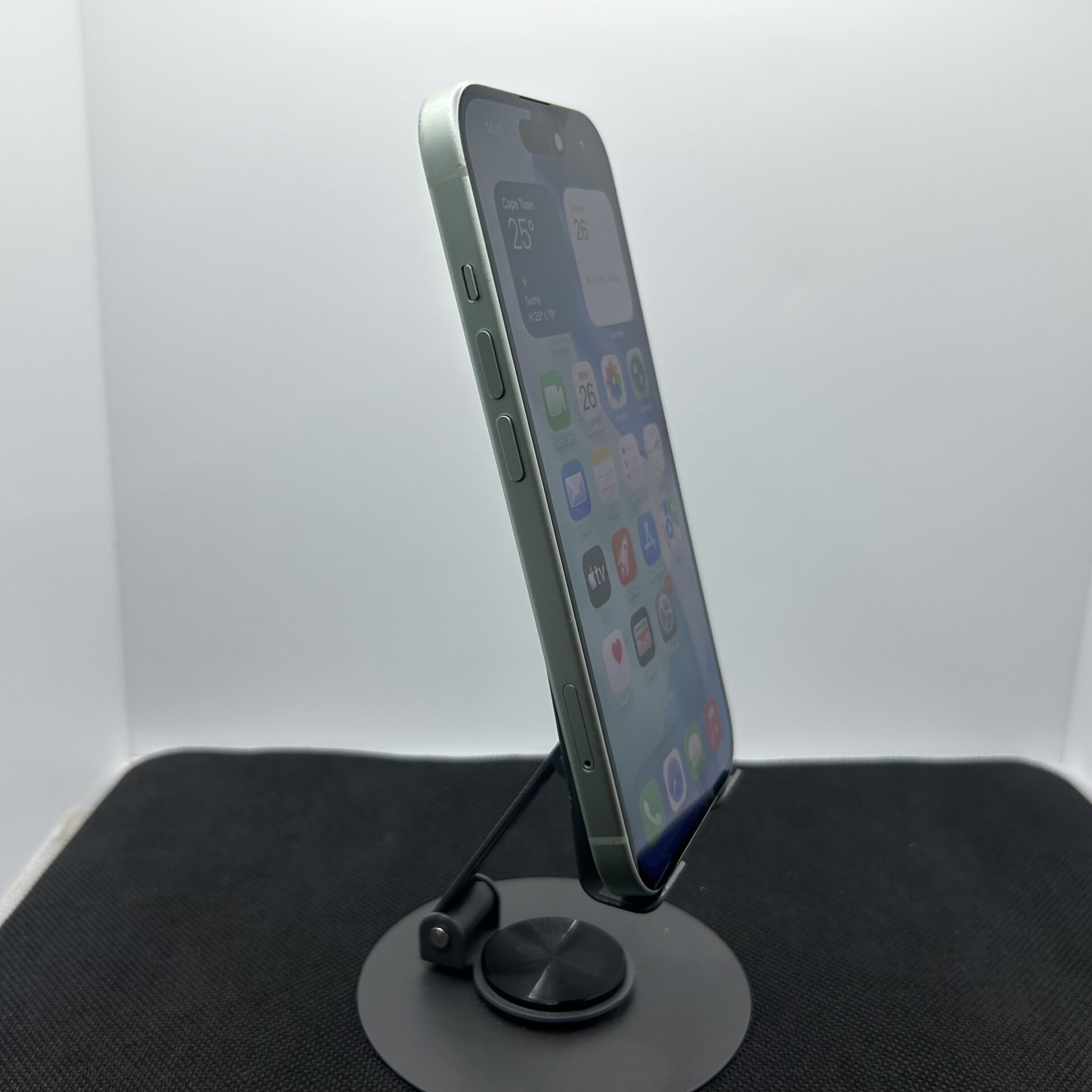 Apple iPhone 15 128GB Green – (Grade B) - Image 4