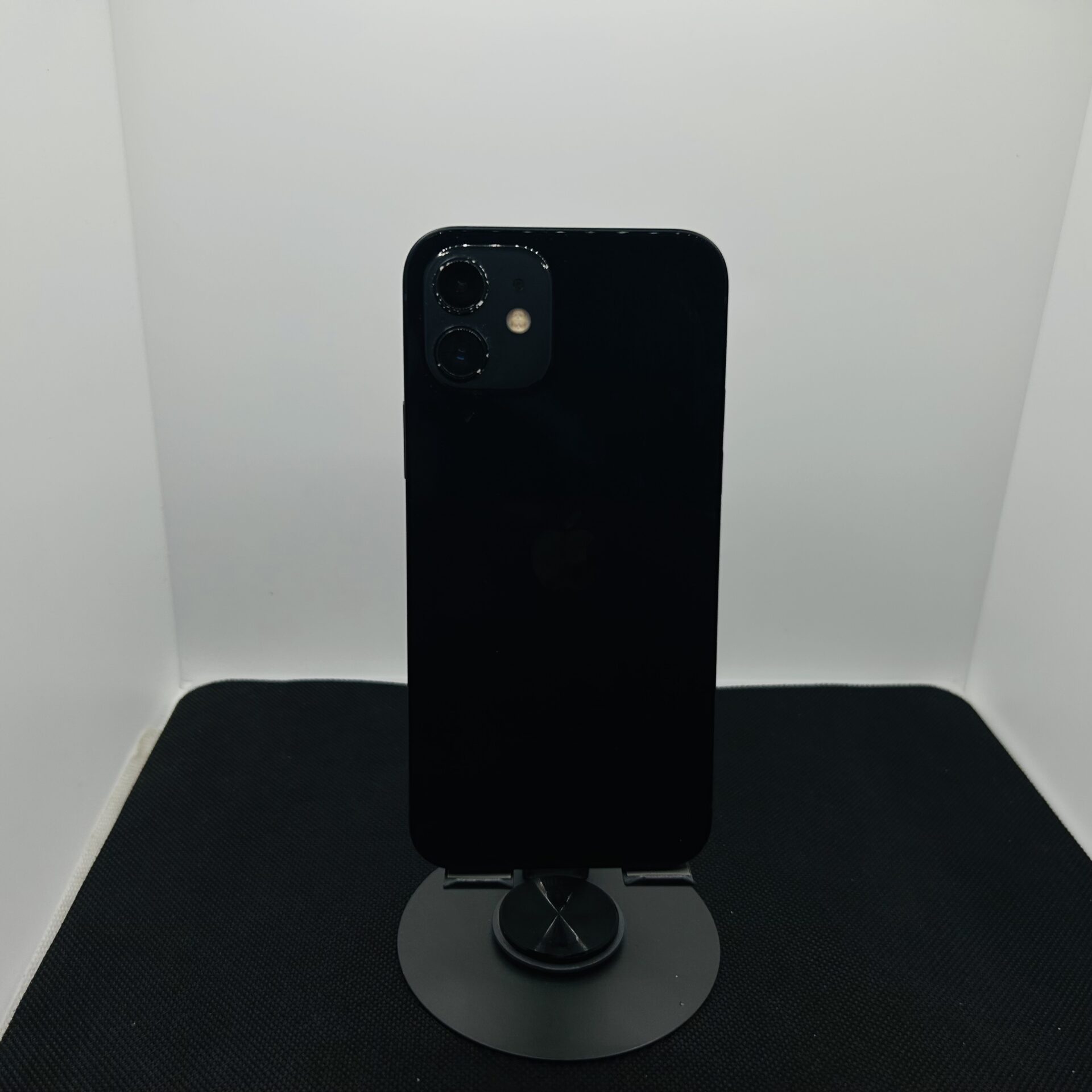 Apple iPhone 12 64GB Black – (Grade B) - Image 7