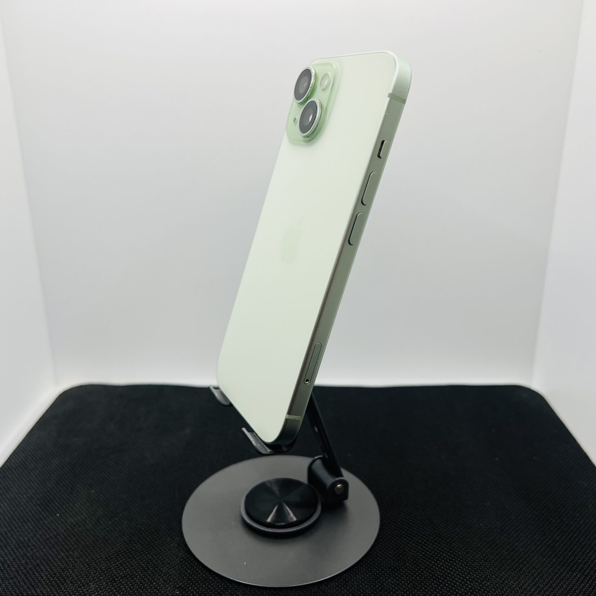 Apple iPhone 15 256GB Green – (Grade B) - Image 5