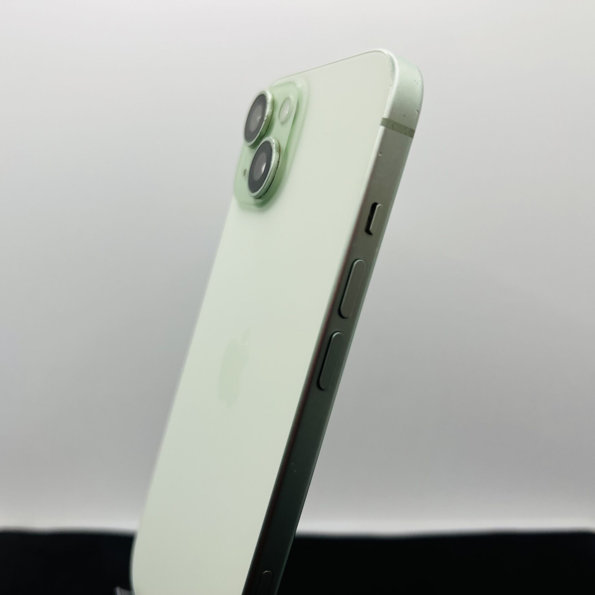 Apple iPhone 15 256GB Green – (Grade B) - Image 8