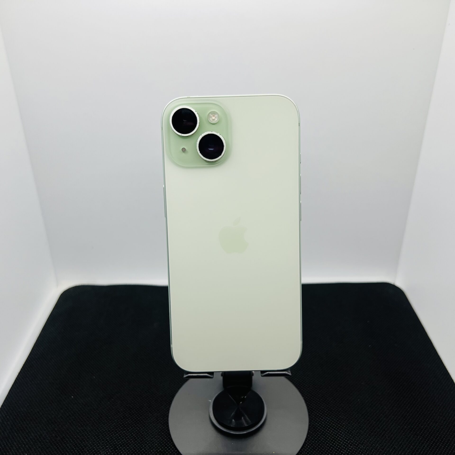 Apple iPhone 15 256GB Green – (Grade B) - Image 6