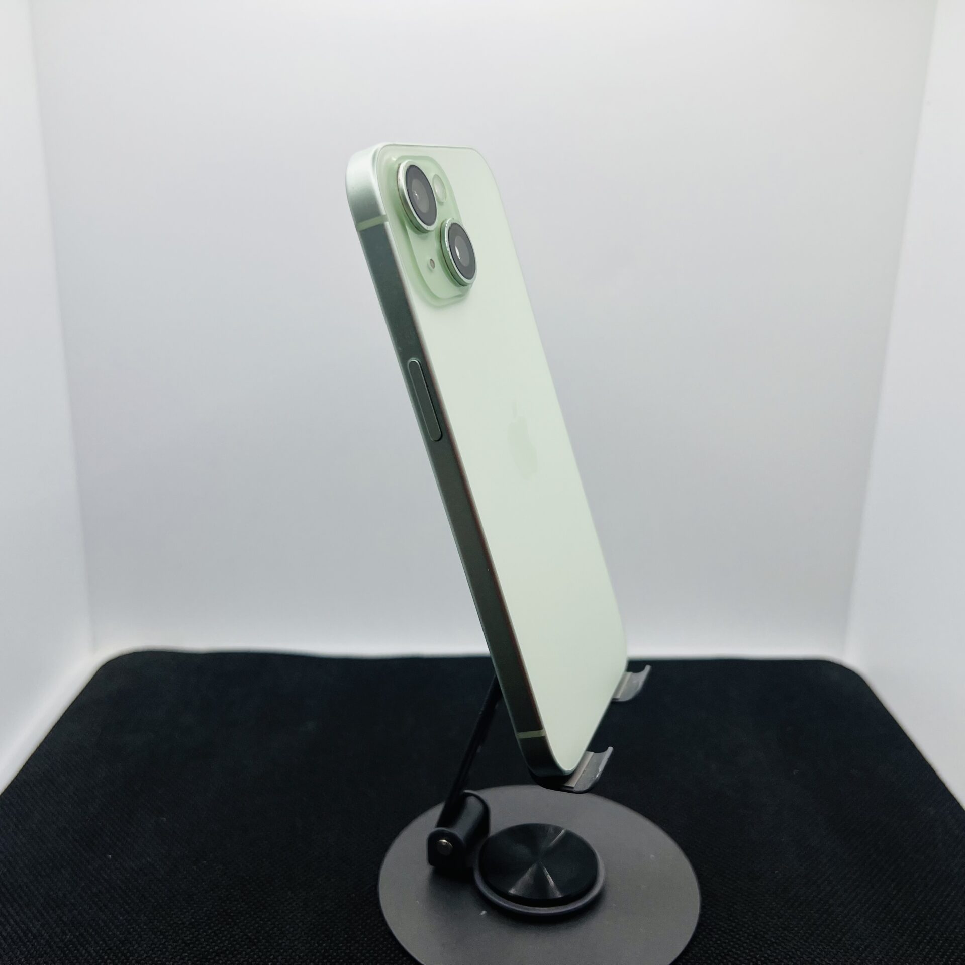 Apple iPhone 15 256GB Green – (Grade B) - Image 7