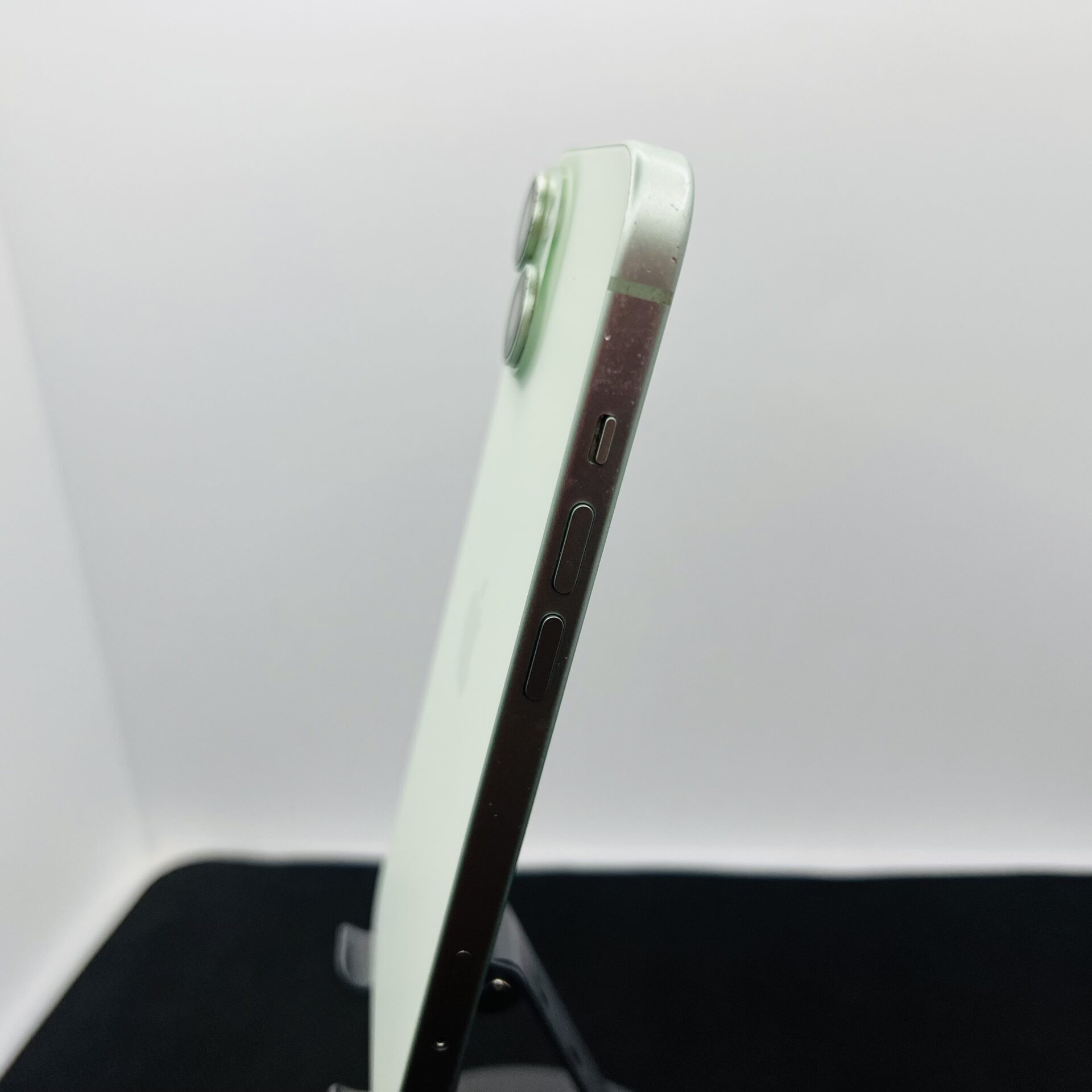 Apple iPhone 15 256GB Green – (Grade B) - Image 9