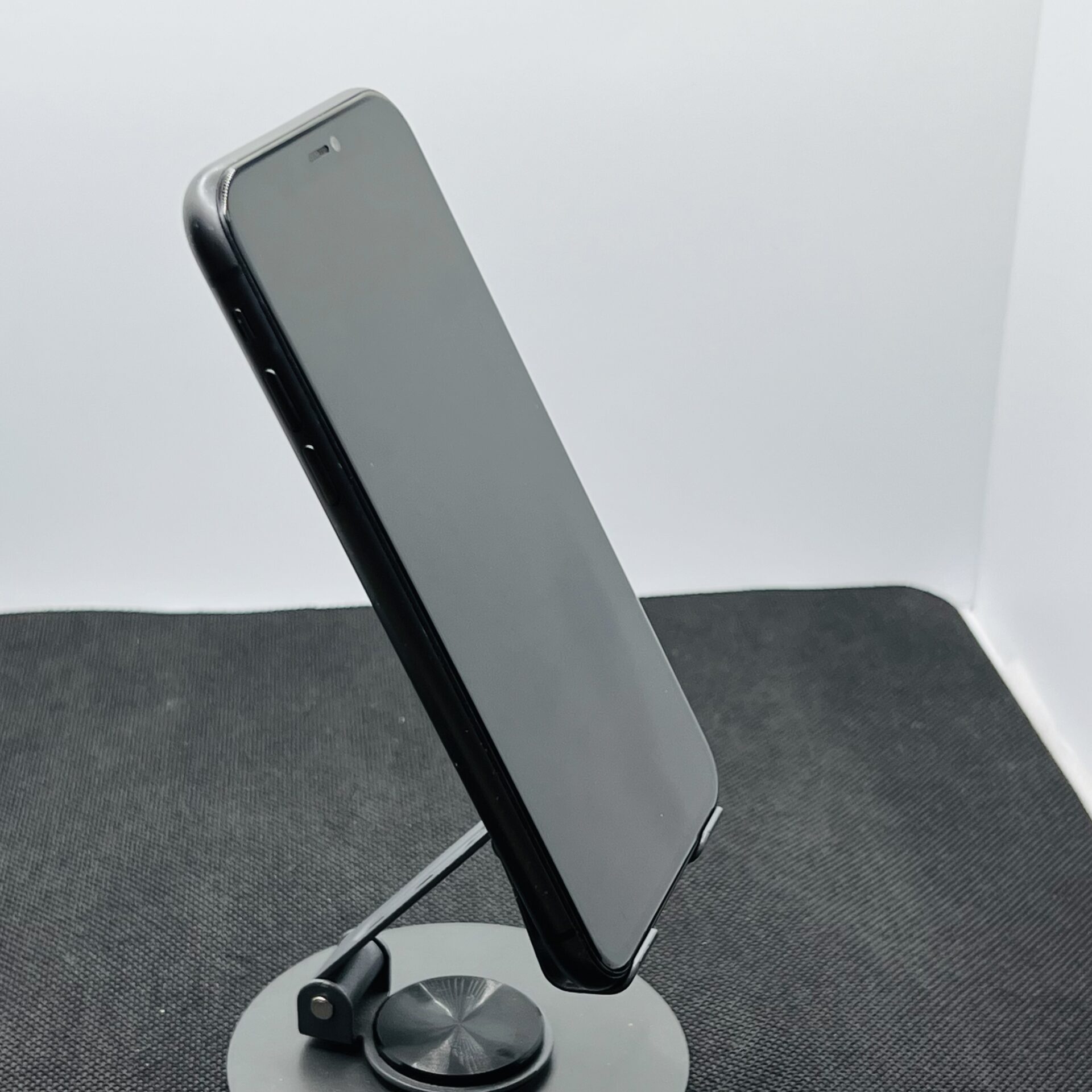 Apple iPhone 11 64GB Black – (Grade B) - Image 7