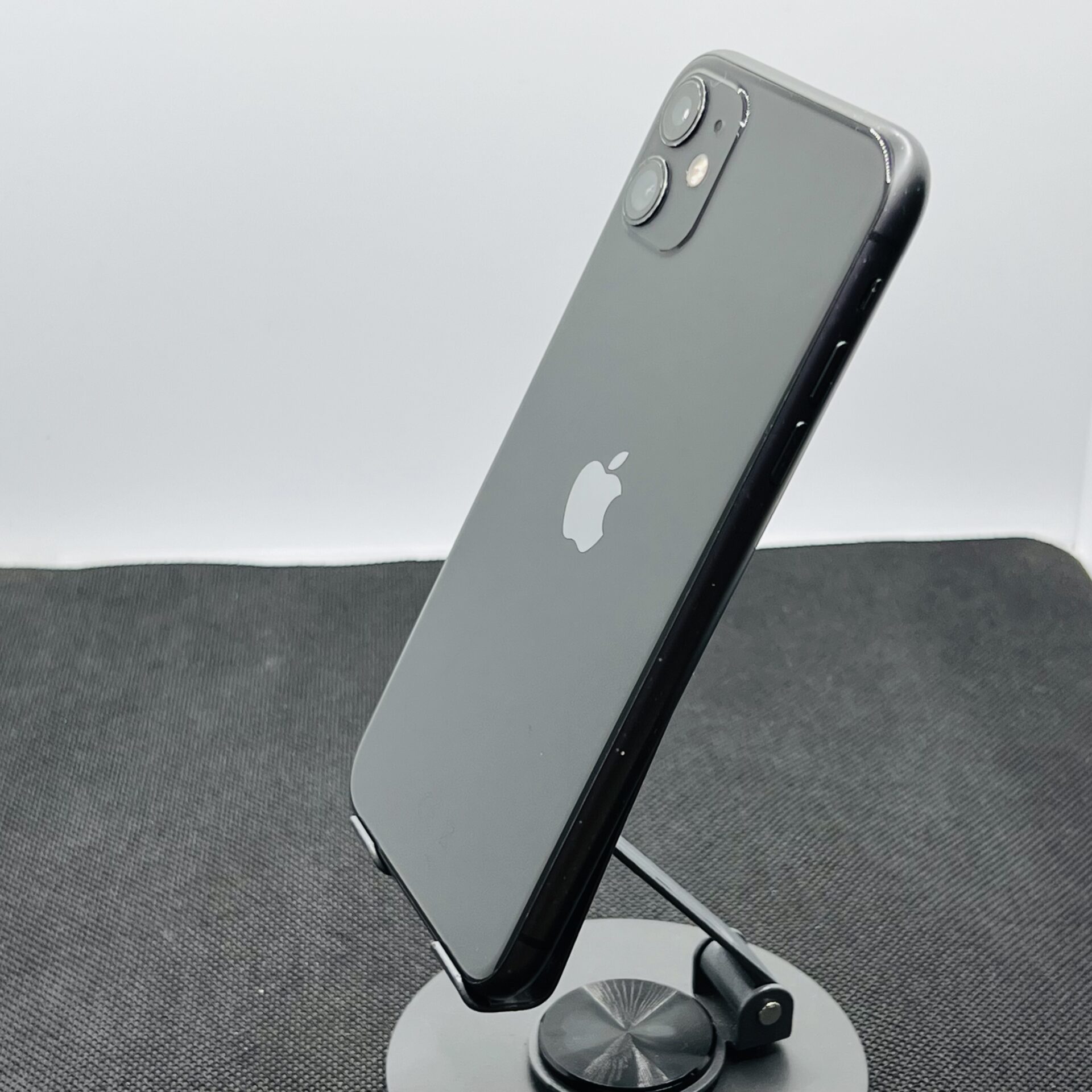 Apple iPhone 11 64GB Black – (Grade B) - Image 8