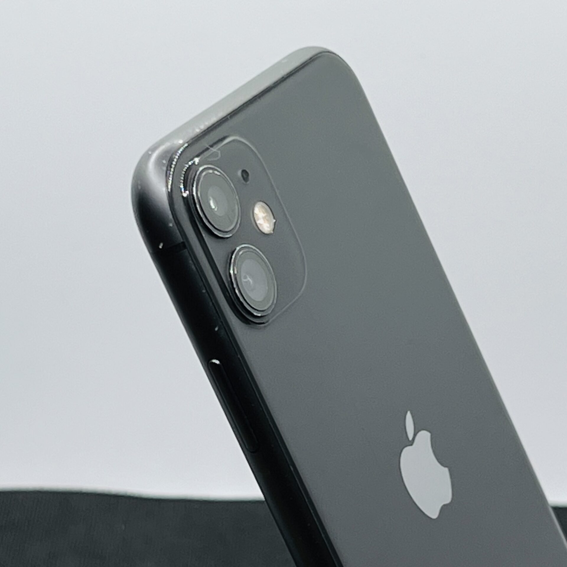 Apple iPhone 11 64GB Black – (Grade B) - Image 10