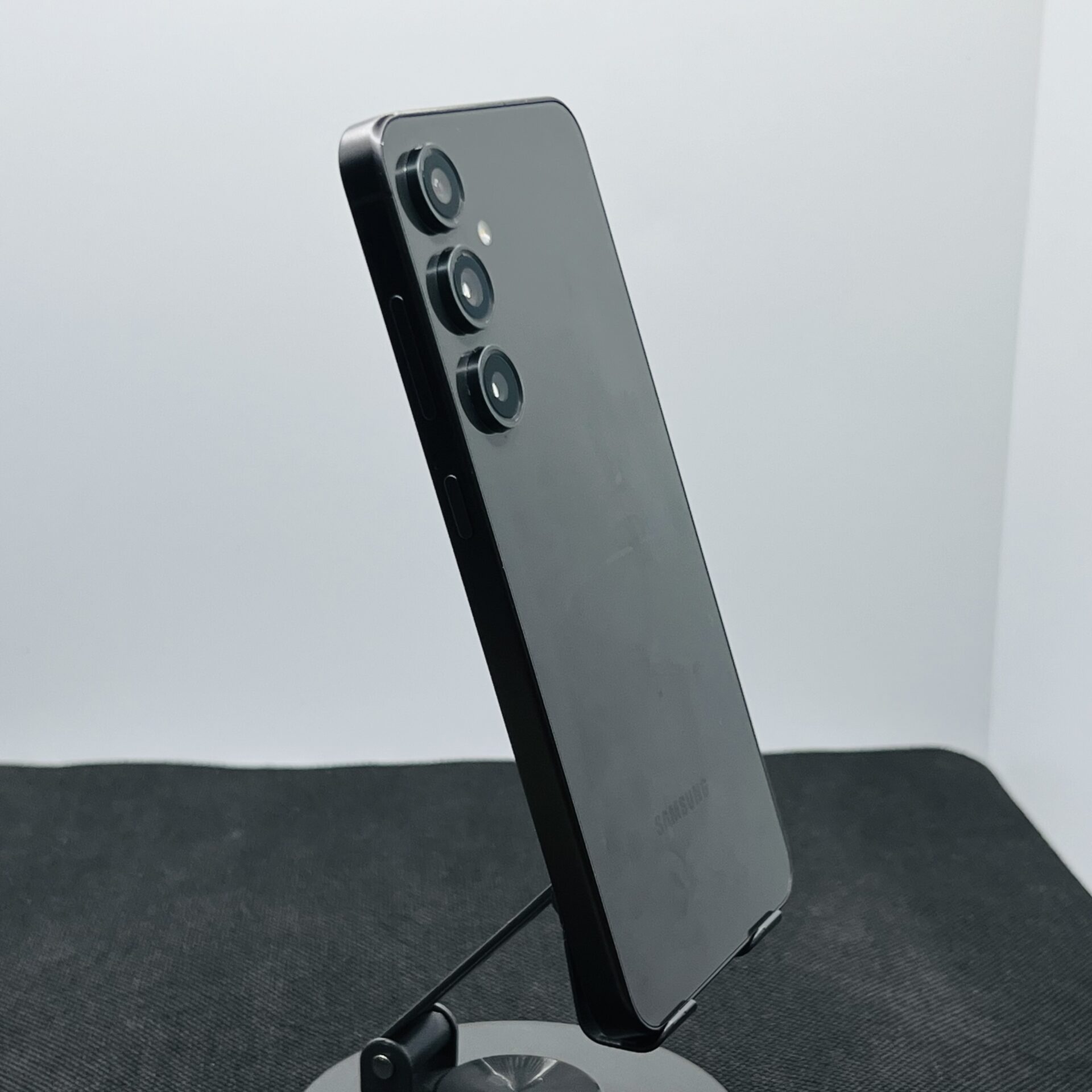 Samsung Galaxy S24 FE 128GB Graphite – (Grade B) - Image 9