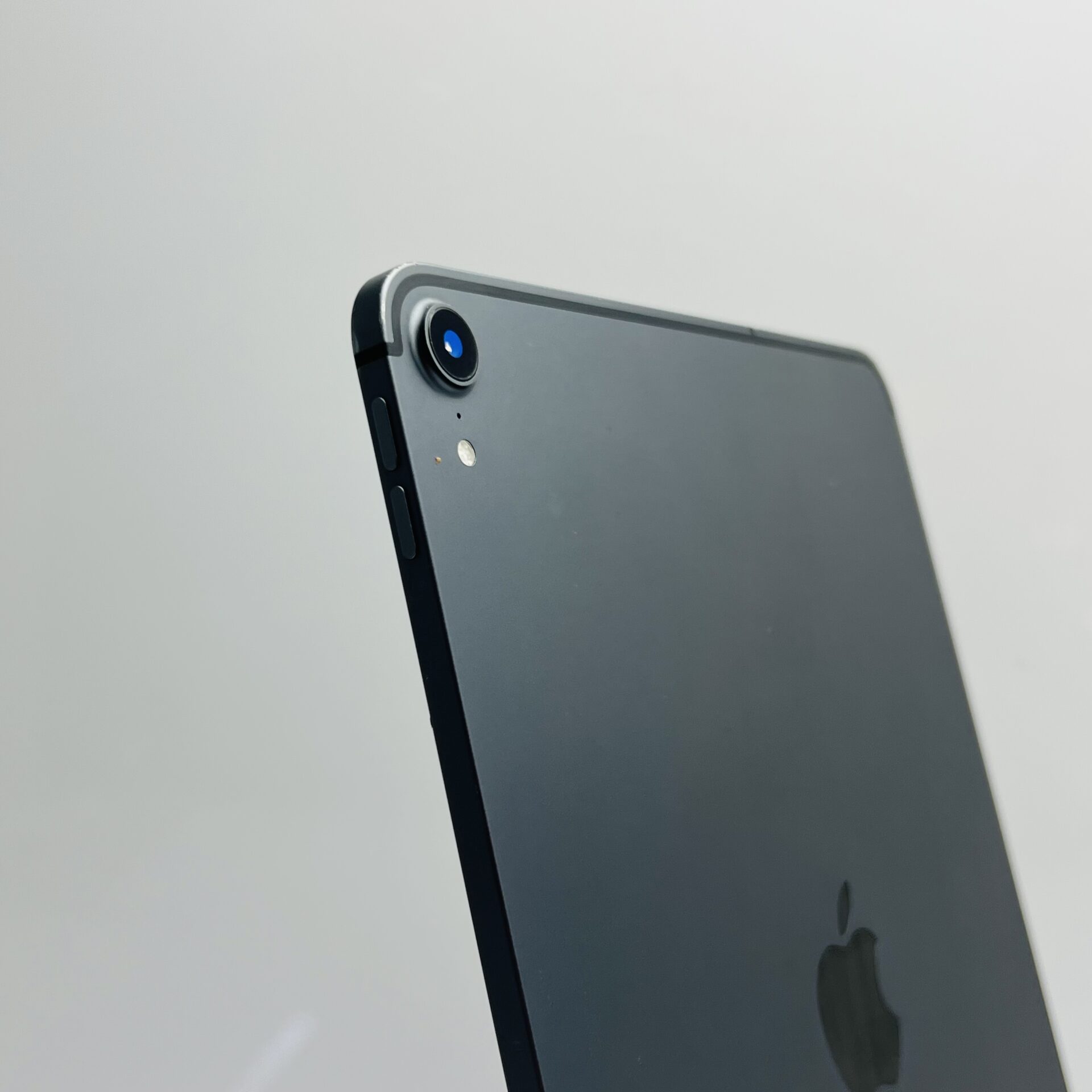 Apple iPad Pro 11″ 1st Gen (Wifi/Cellular) 512GB Space Gray (Grade B) – No Face ID And Dim Backlight - Image 11