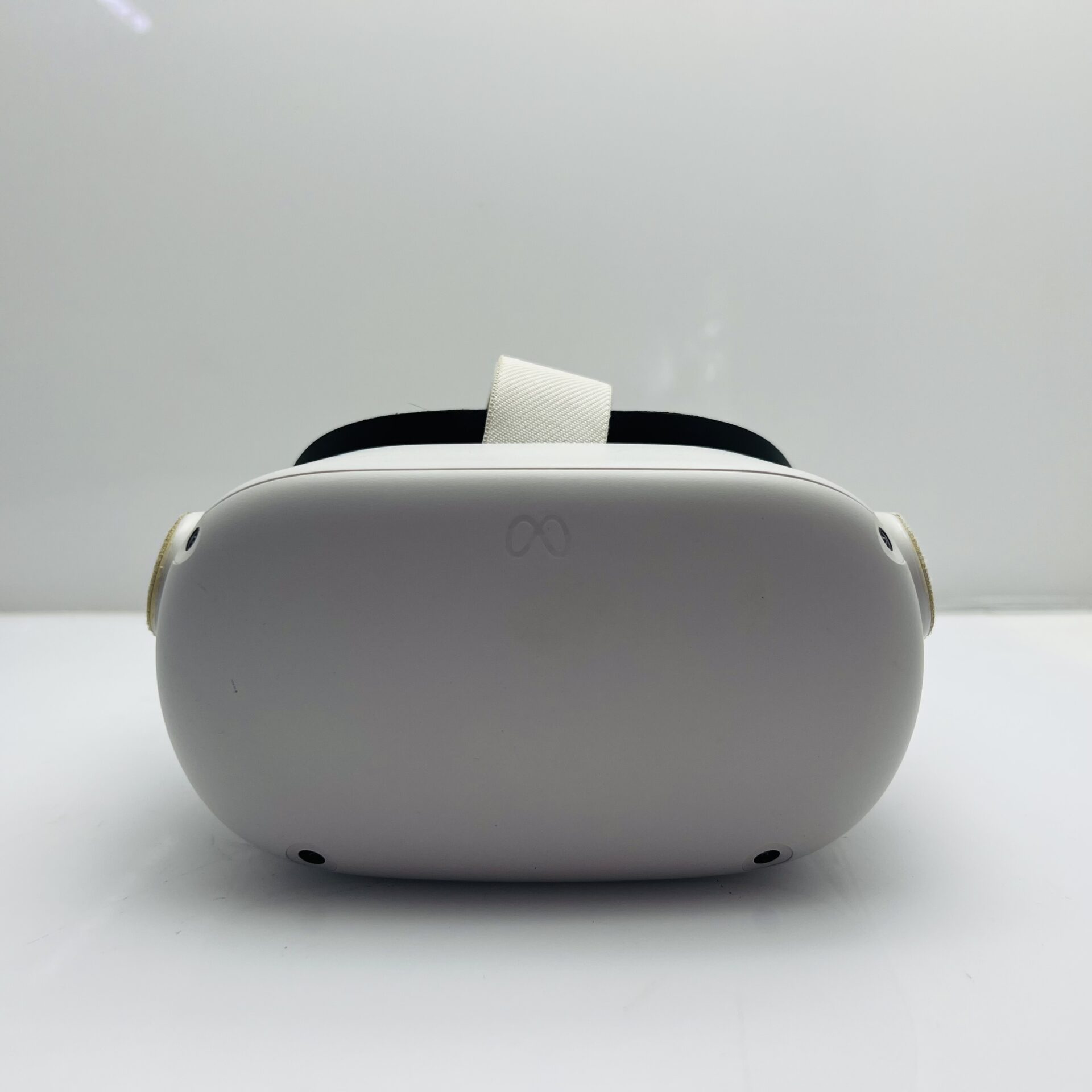 Meta Oculus Quest 2 VR Headset 256GB White + 2 Touch Controllers – (Grade B) - Image 3