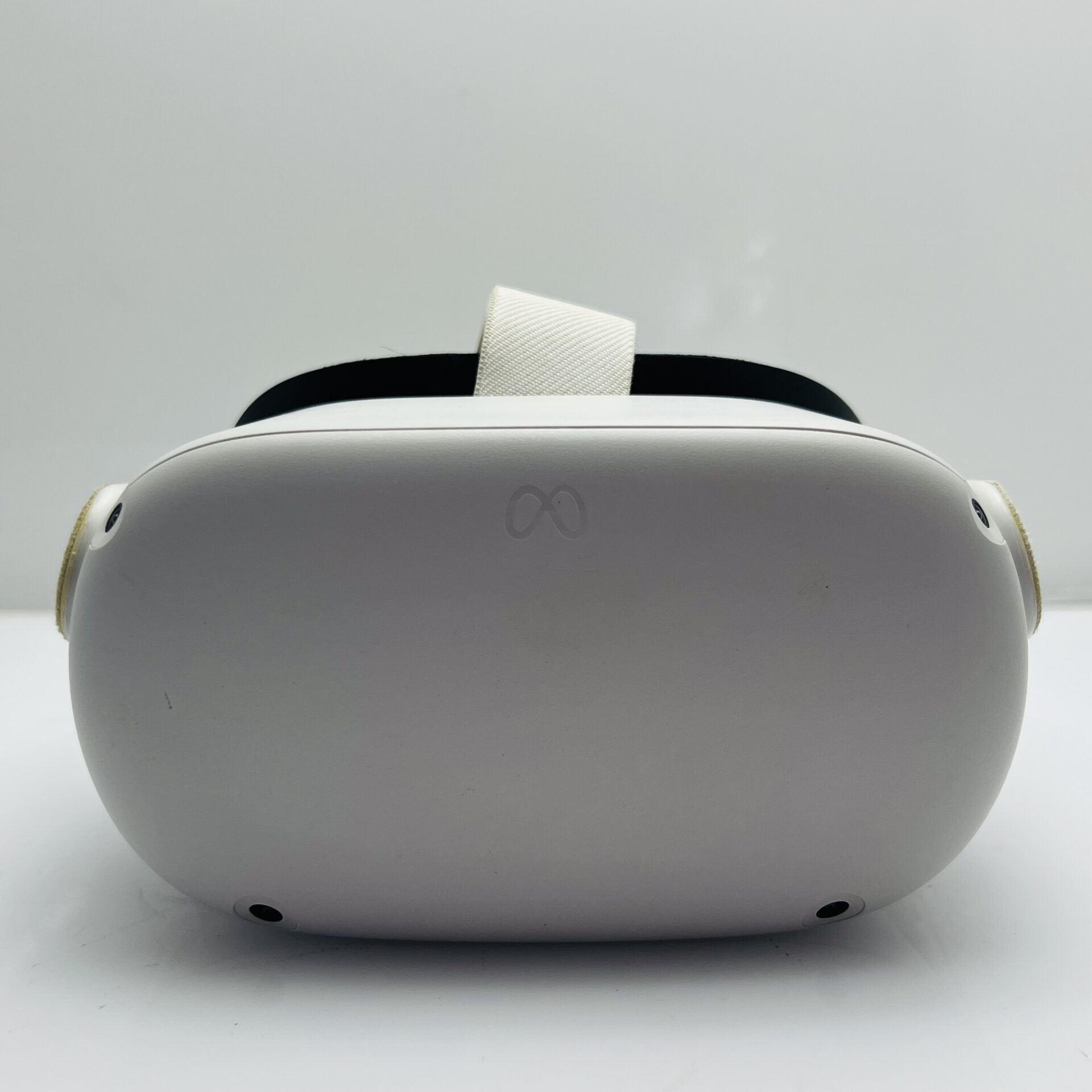 Meta Oculus Quest 2 VR Headset 256GB White + 2 Touch Controllers – (Grade B) - Image 4